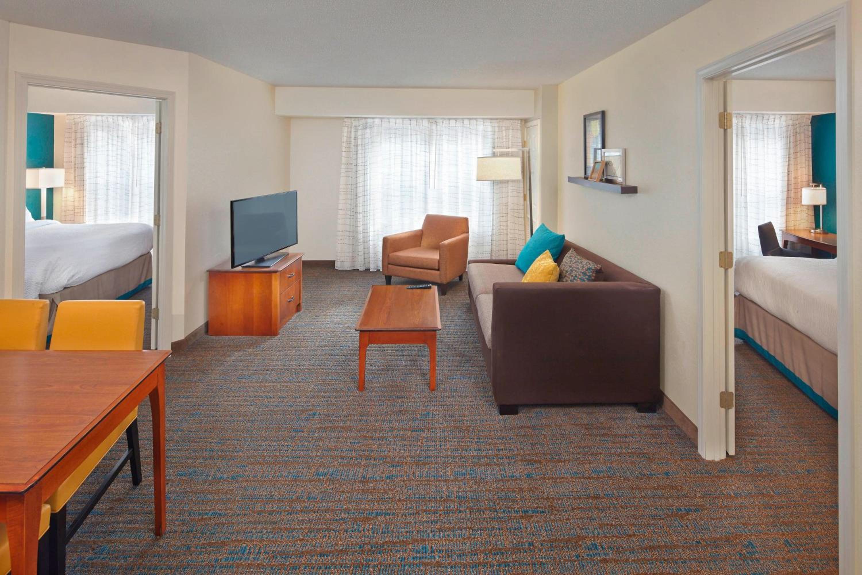 Two-Bedroom Suite - Photo 5