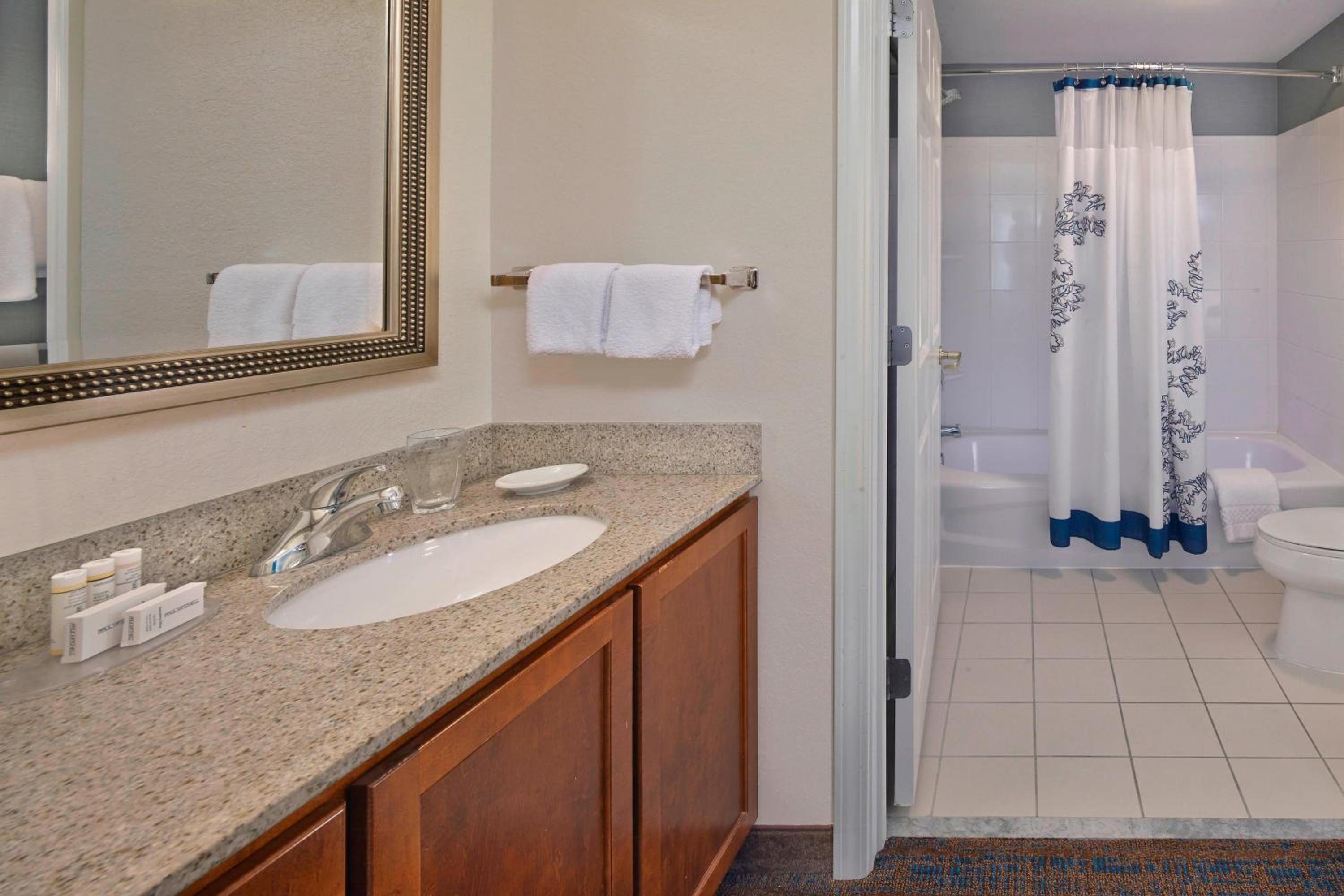Two-Bedroom Suite - Photo 3