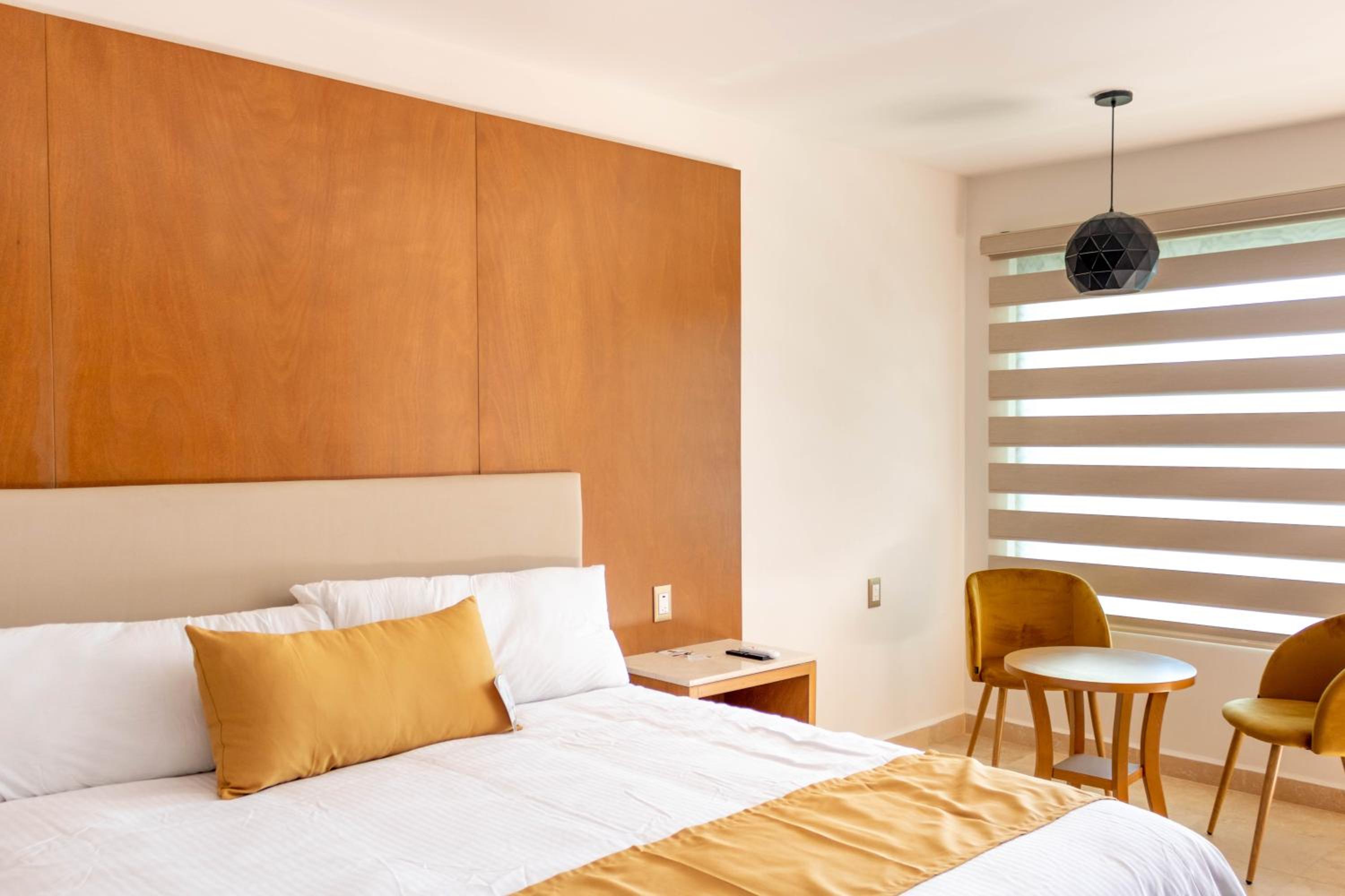 Deluxe Room - Photo 1