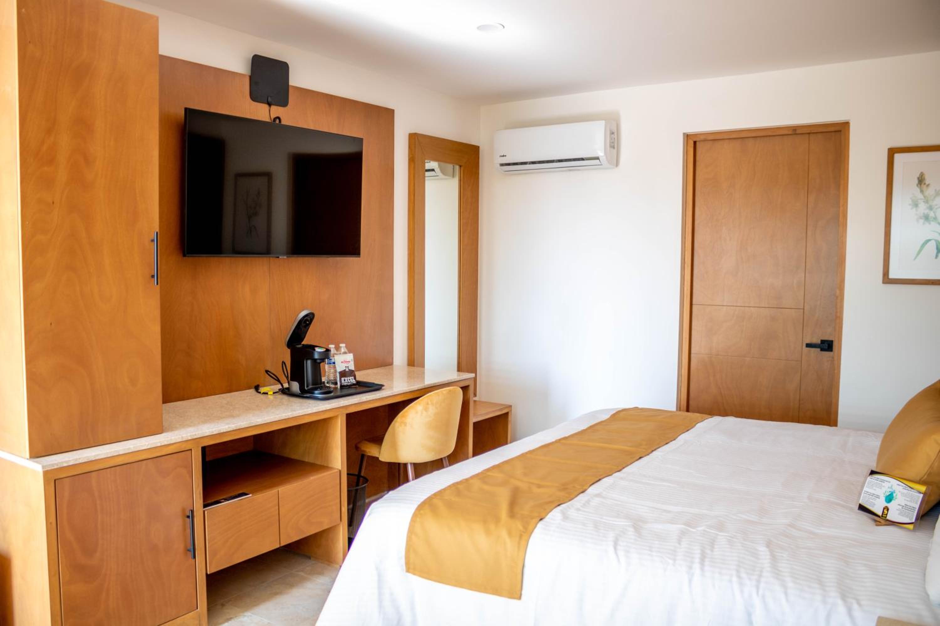 Deluxe Room - Photo 4