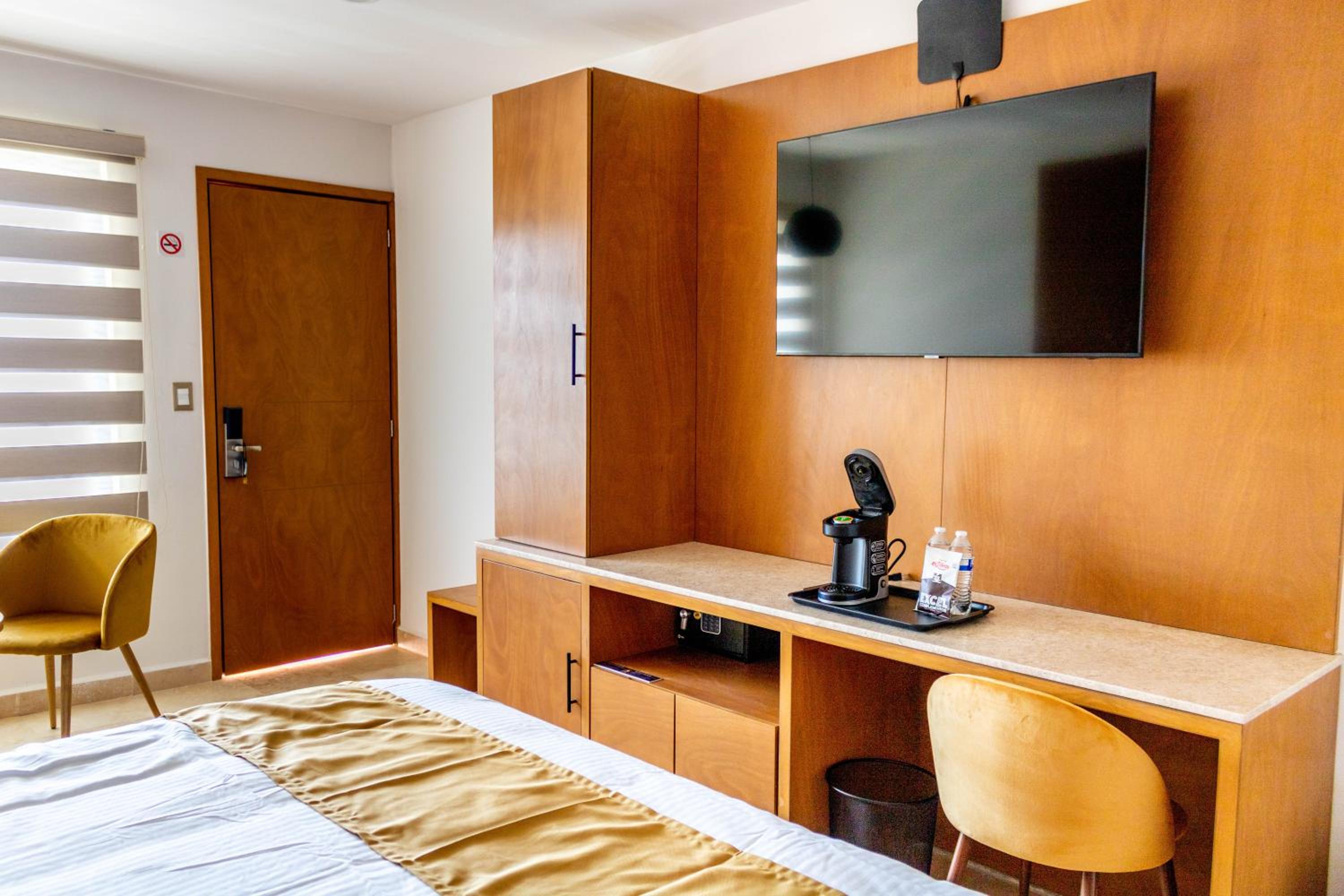 Deluxe Room - Photo 2