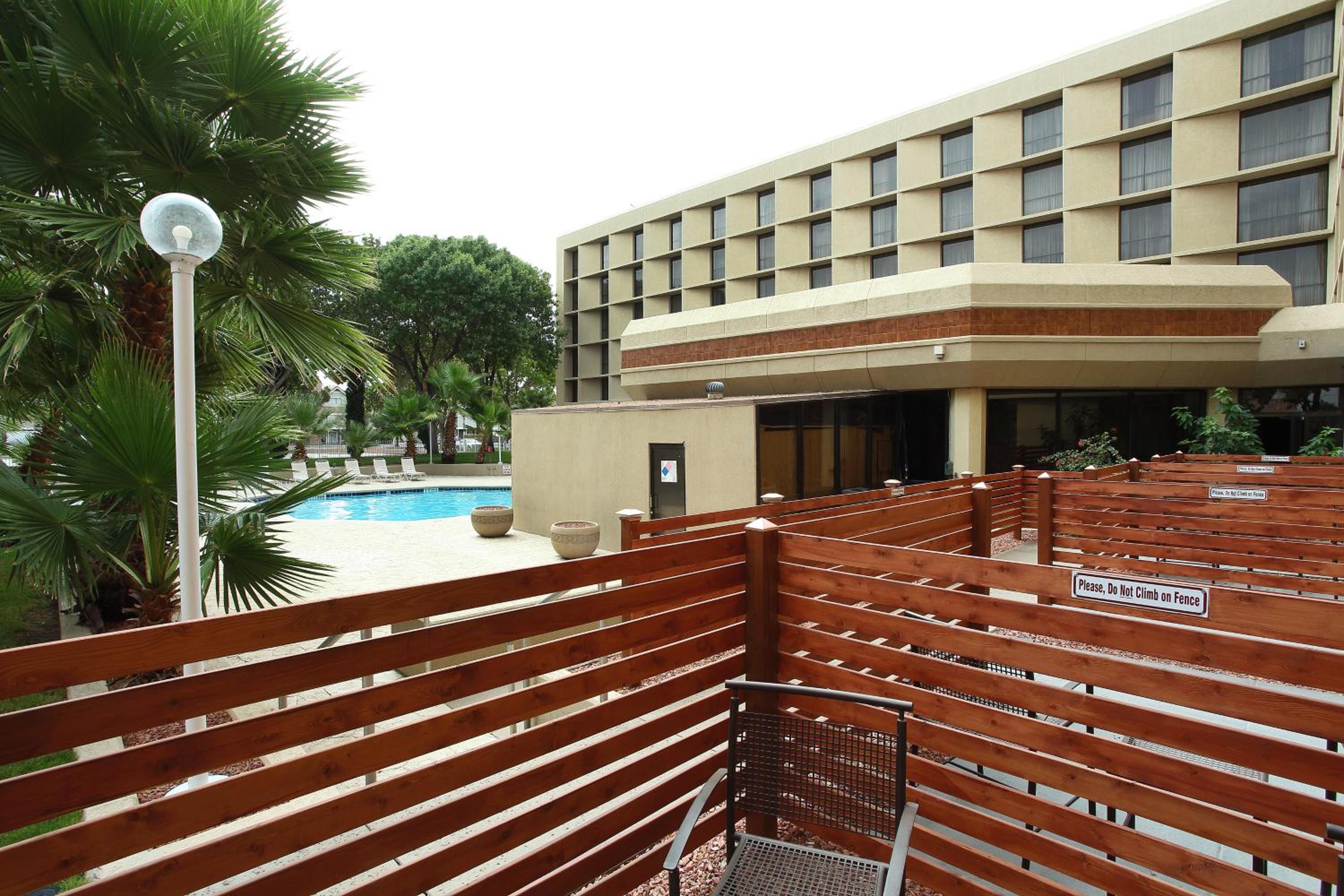 King Room with Pool View - Ground Floor - Photo 12