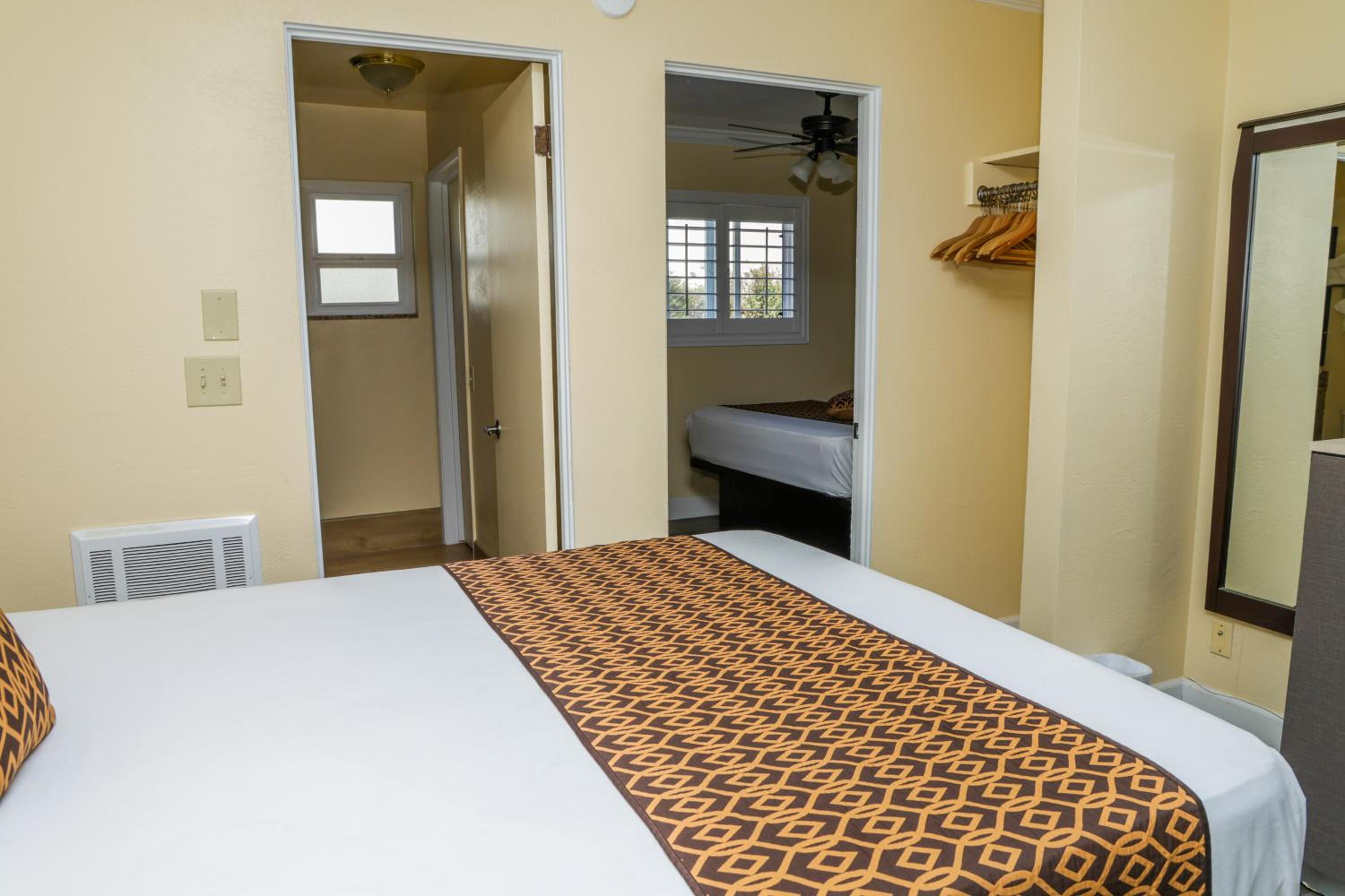 Family Room - Photo 9