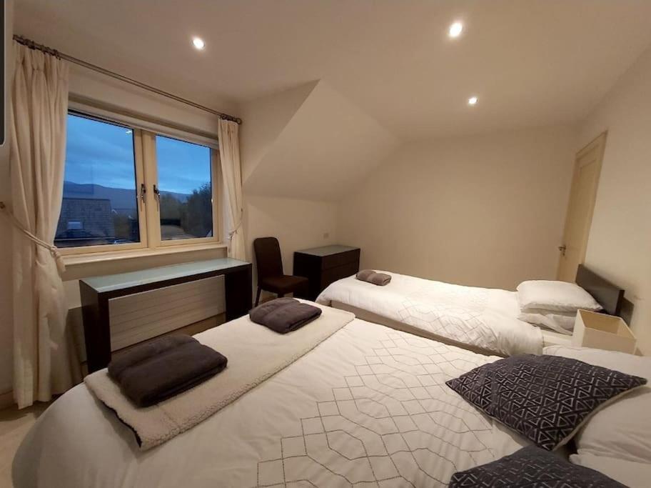 Three-Bedroom House photo 3