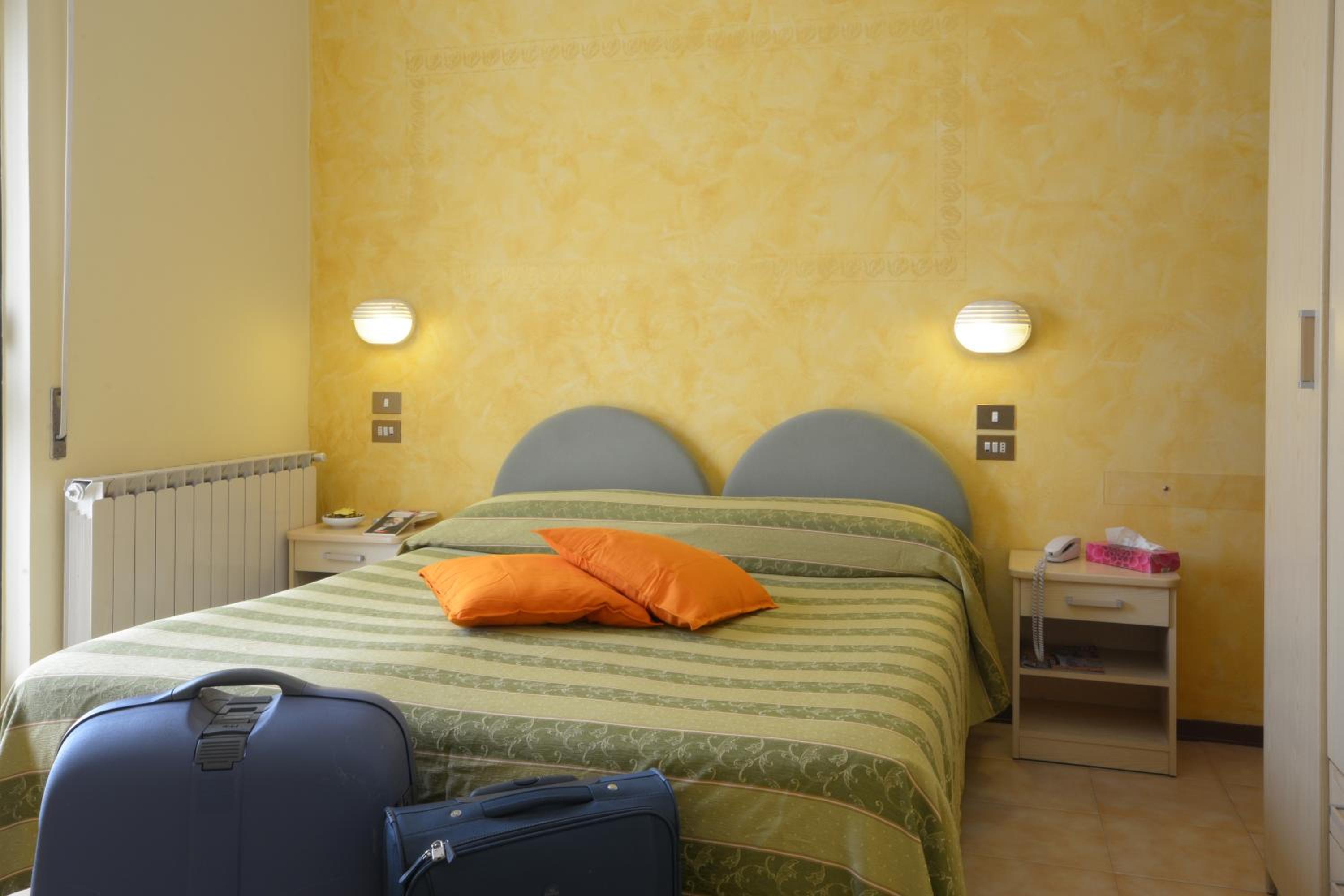 Double or Twin Room - Photo 11