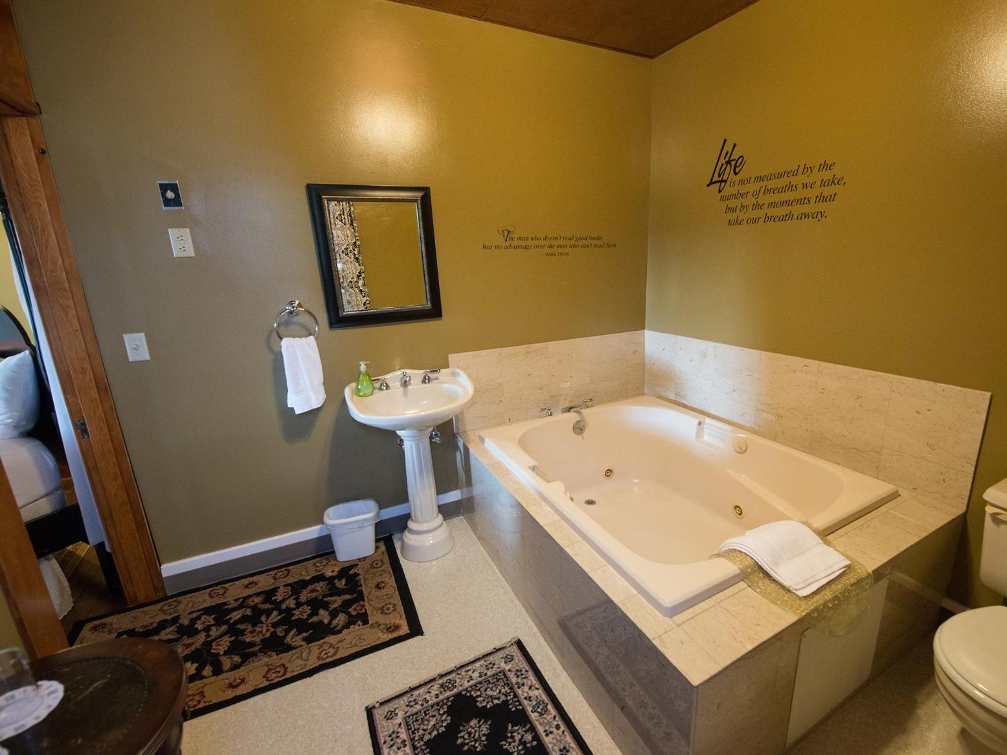 King Room with Spa Bath photo 3