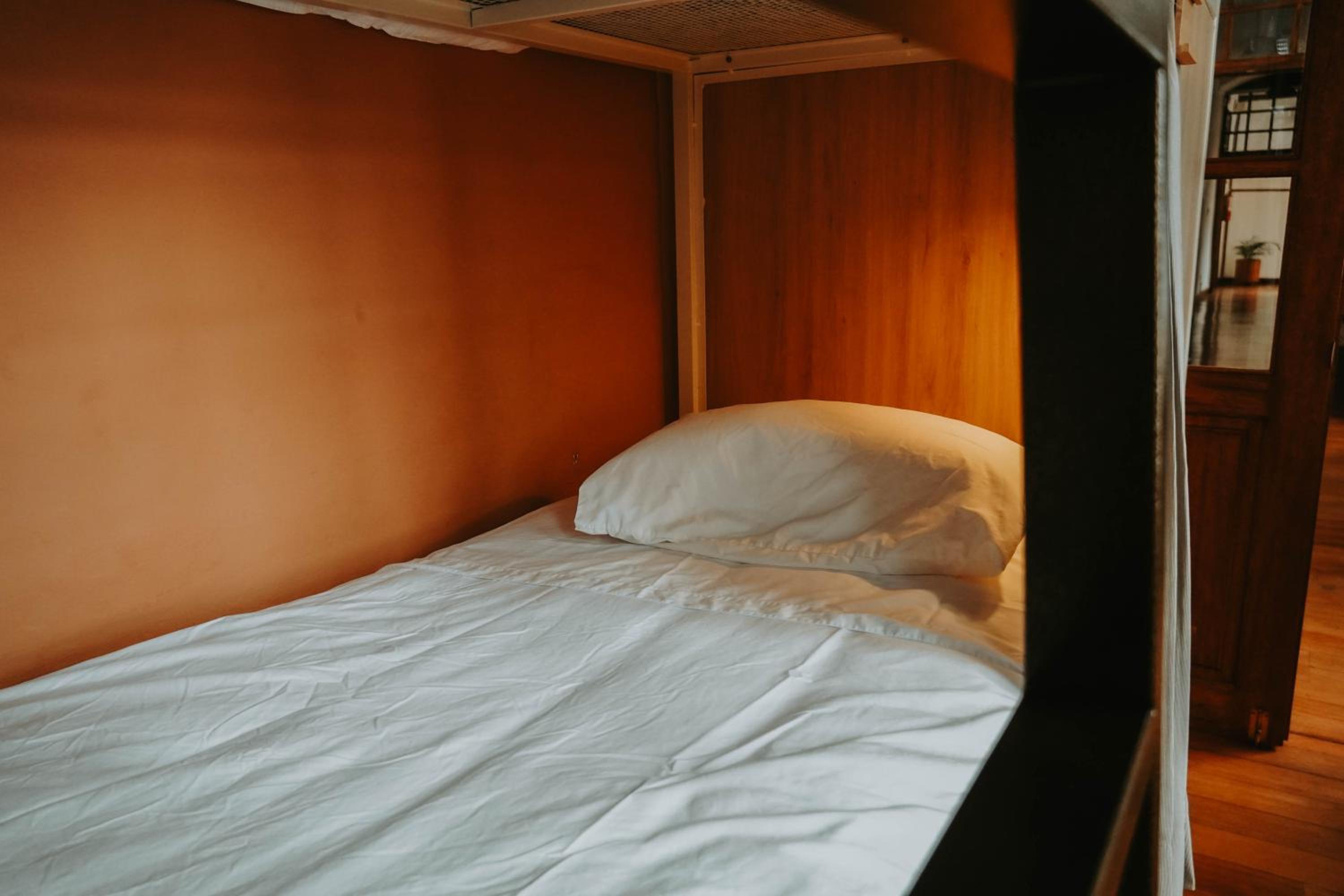 Bed in 10-Bed Mixed Dormitory Room photo 2
