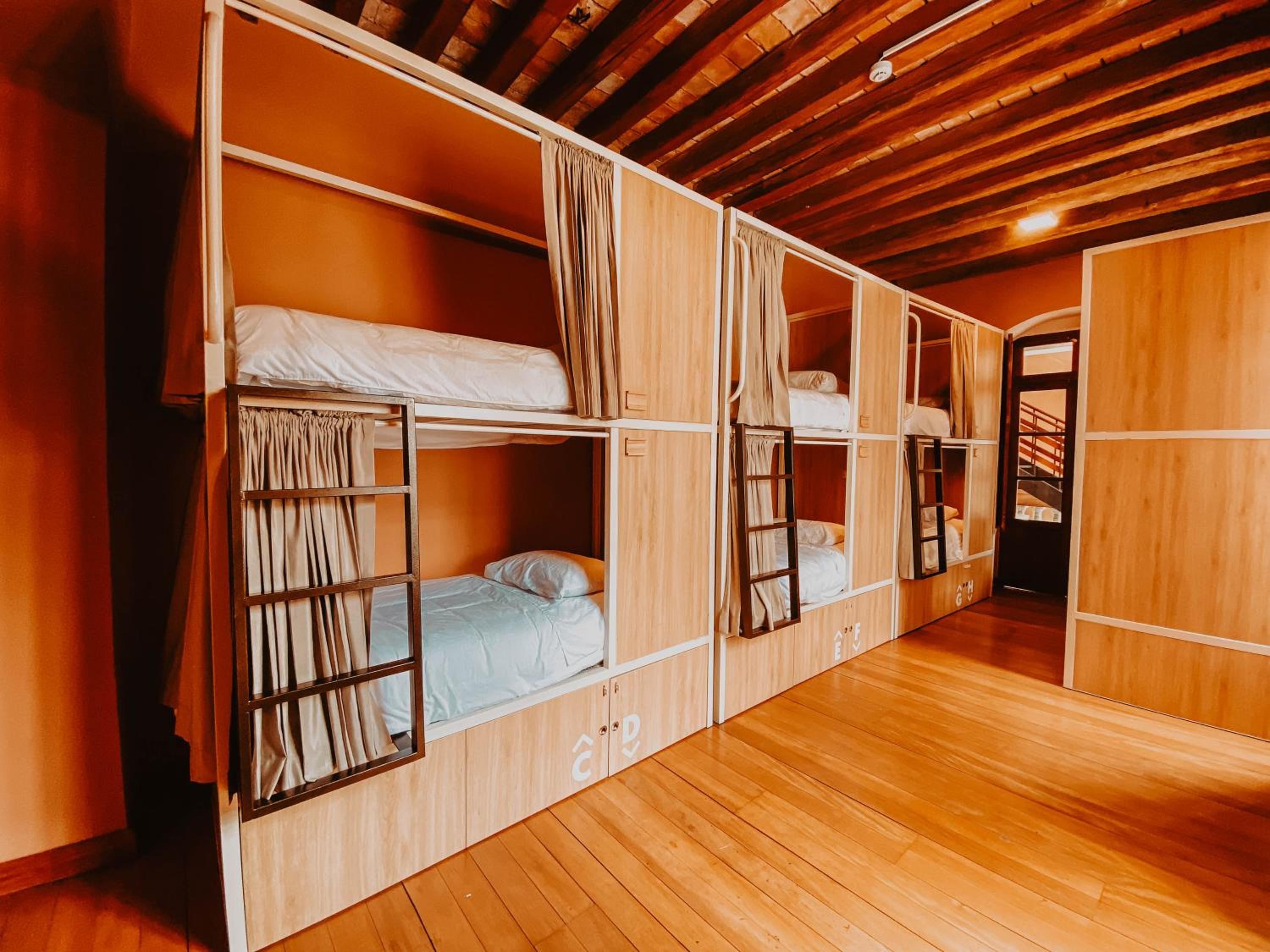 Bed in 10-Bed Mixed Dormitory Room photo 1