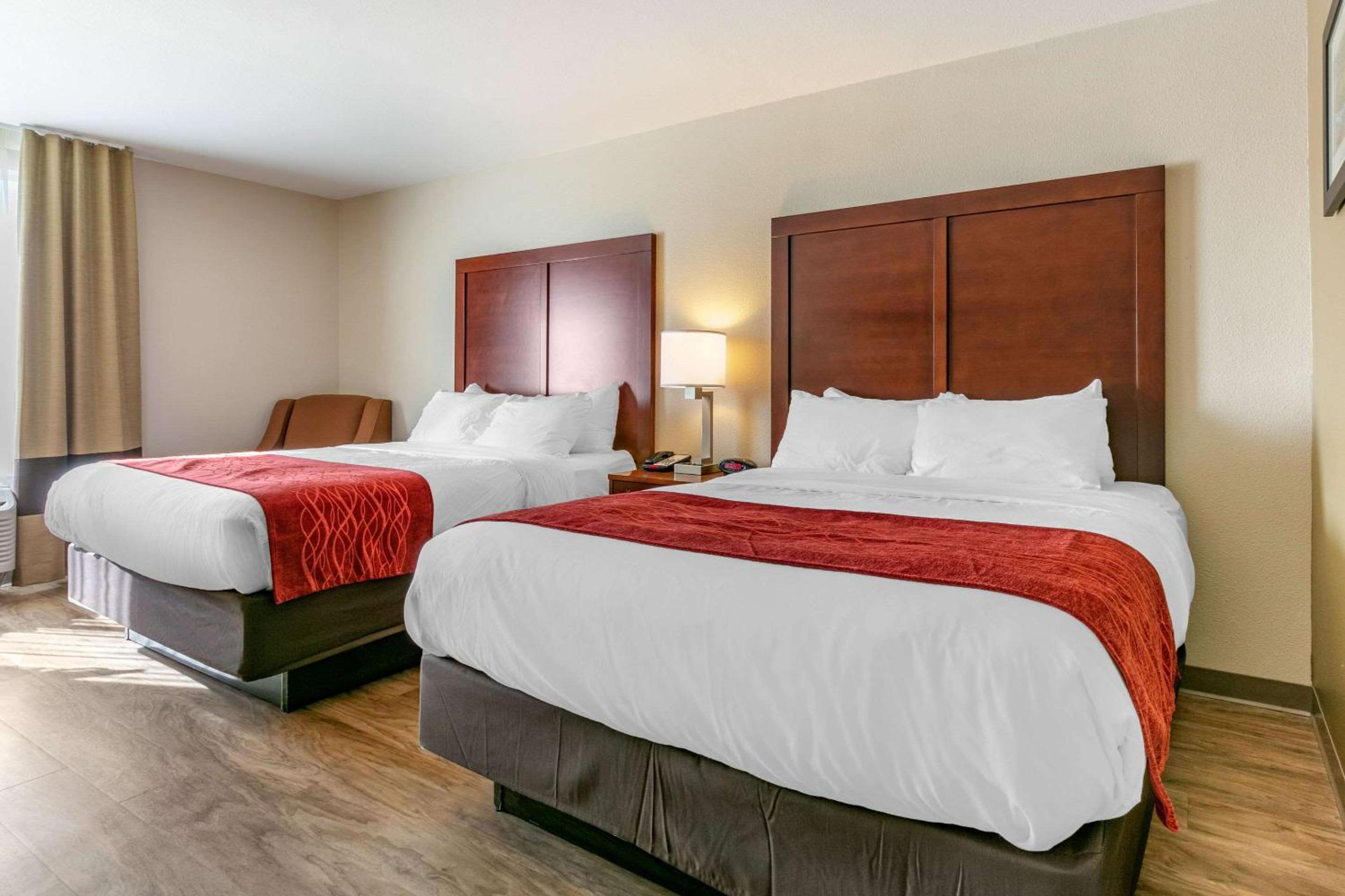 Queen Room with Two Queen Beds - Non-Smoking - Photo 1