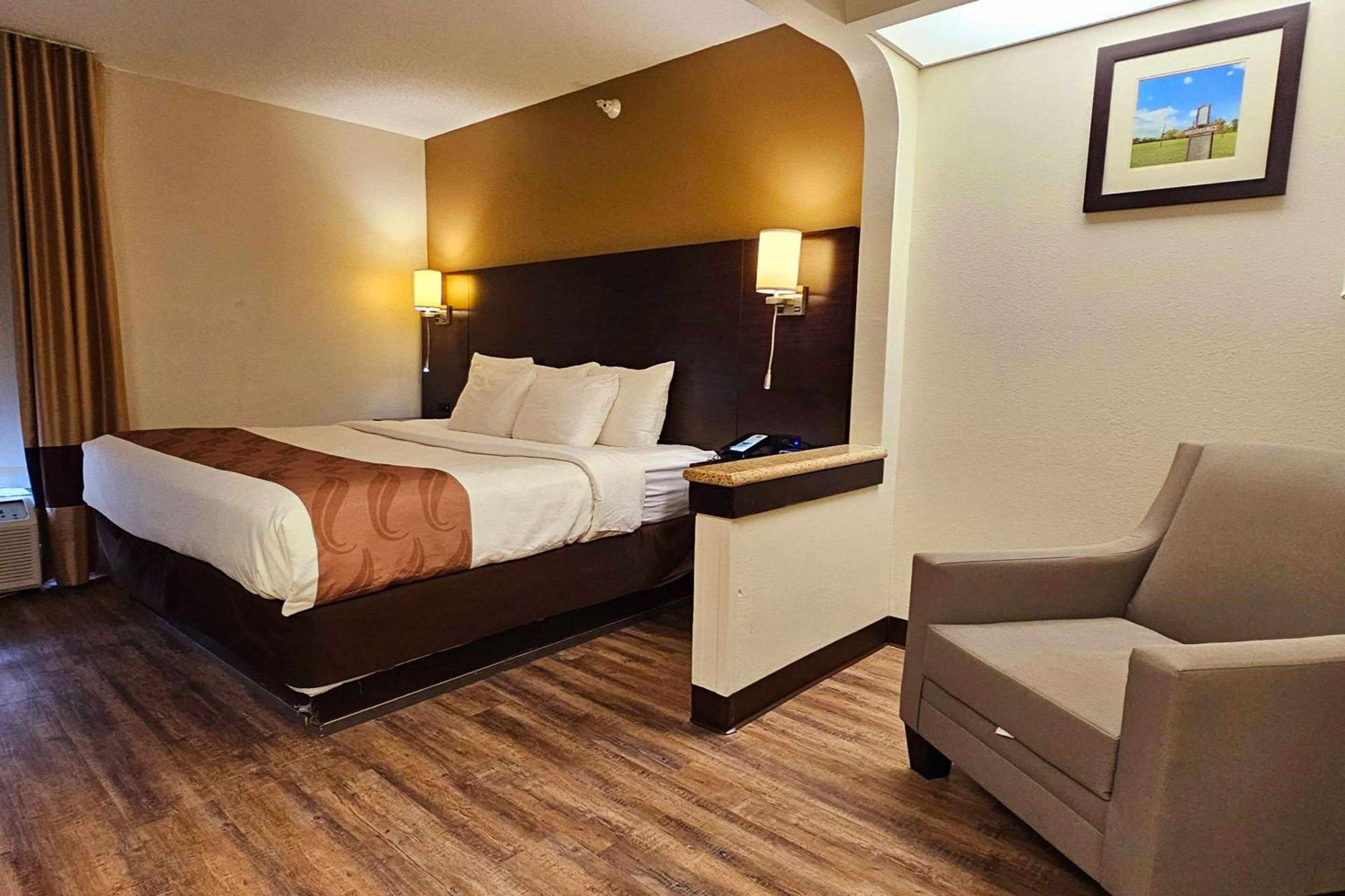 King Room - Non-Smoking - Photo 1