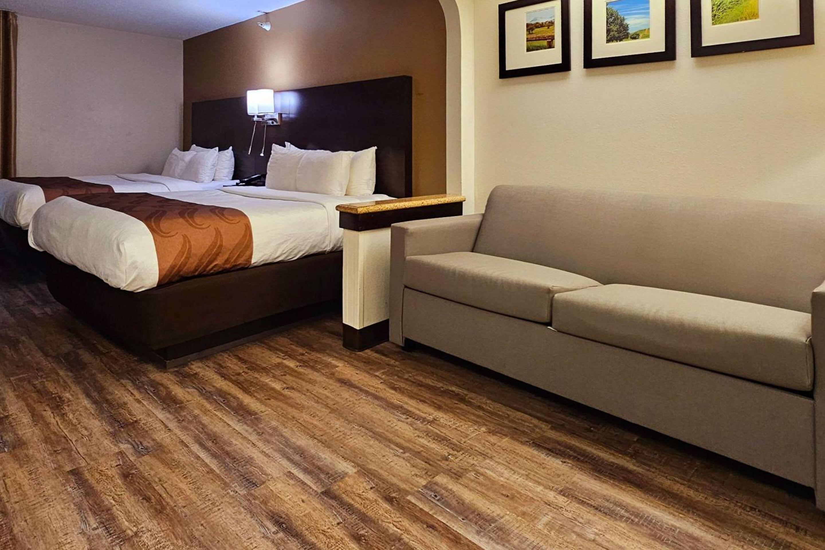 Queen Room with Two Queen Beds - Non-Smoking - Photo 1