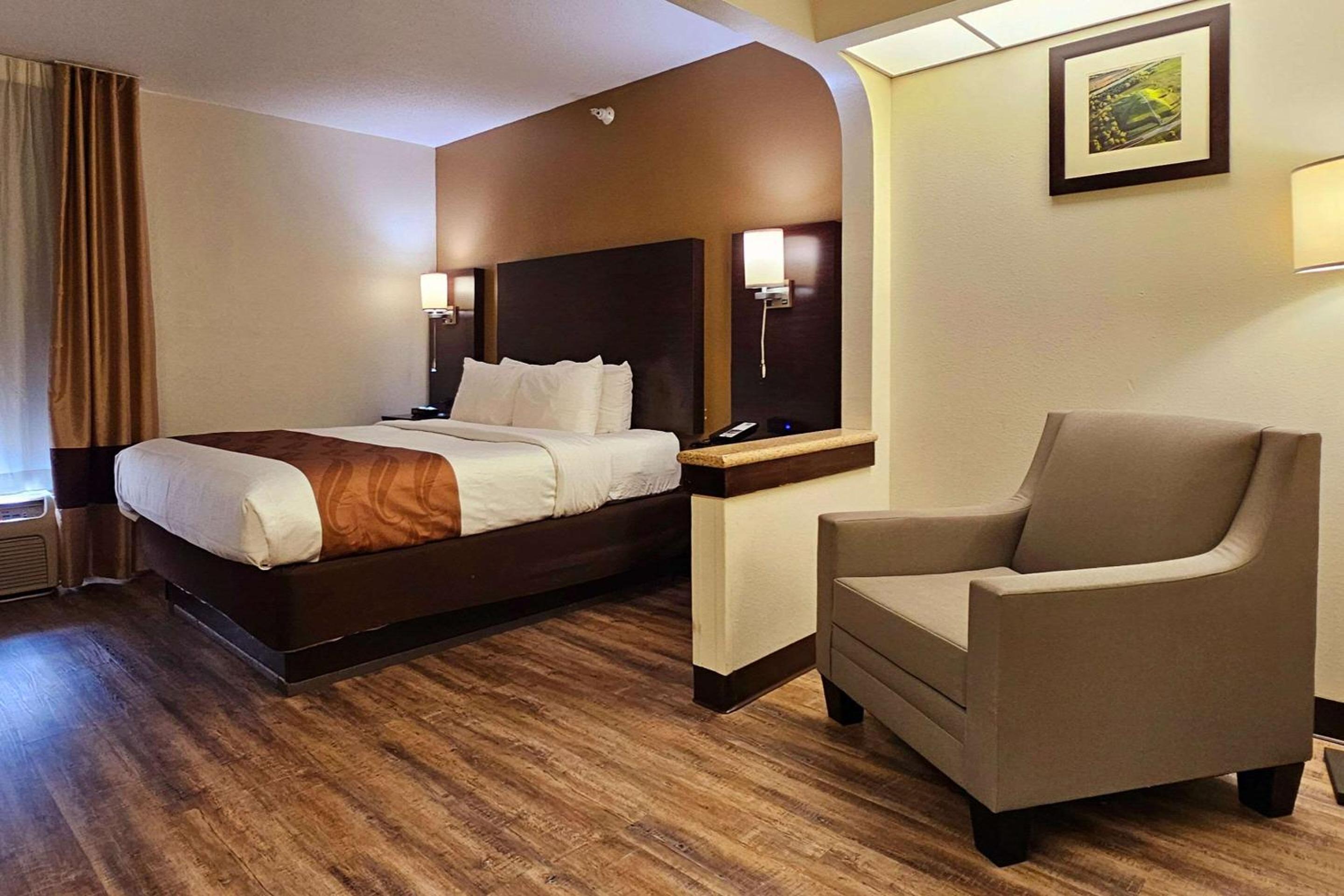 Queen Room - Non-Smoking - Photo 3
