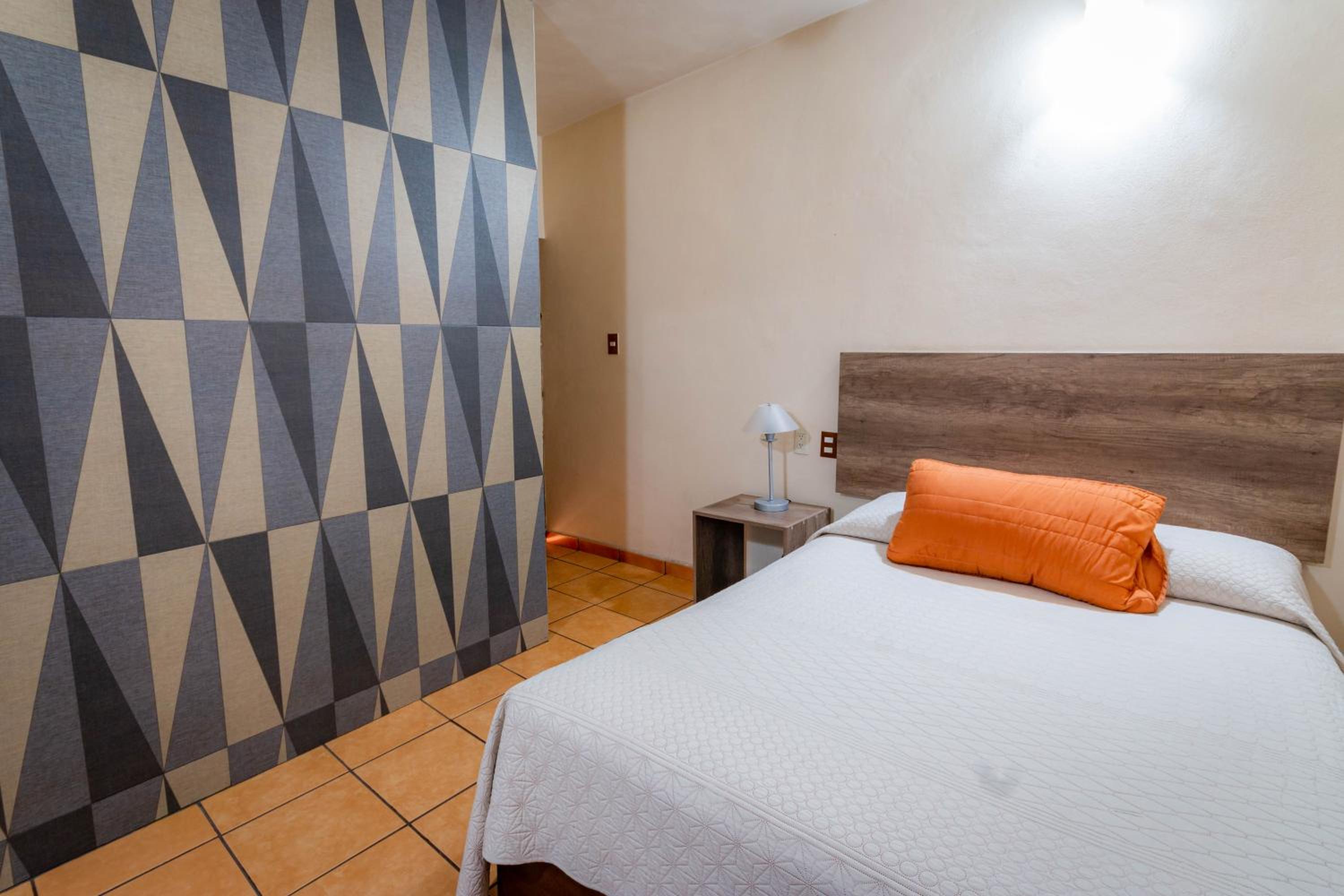 Standard Double Room - Photo 10