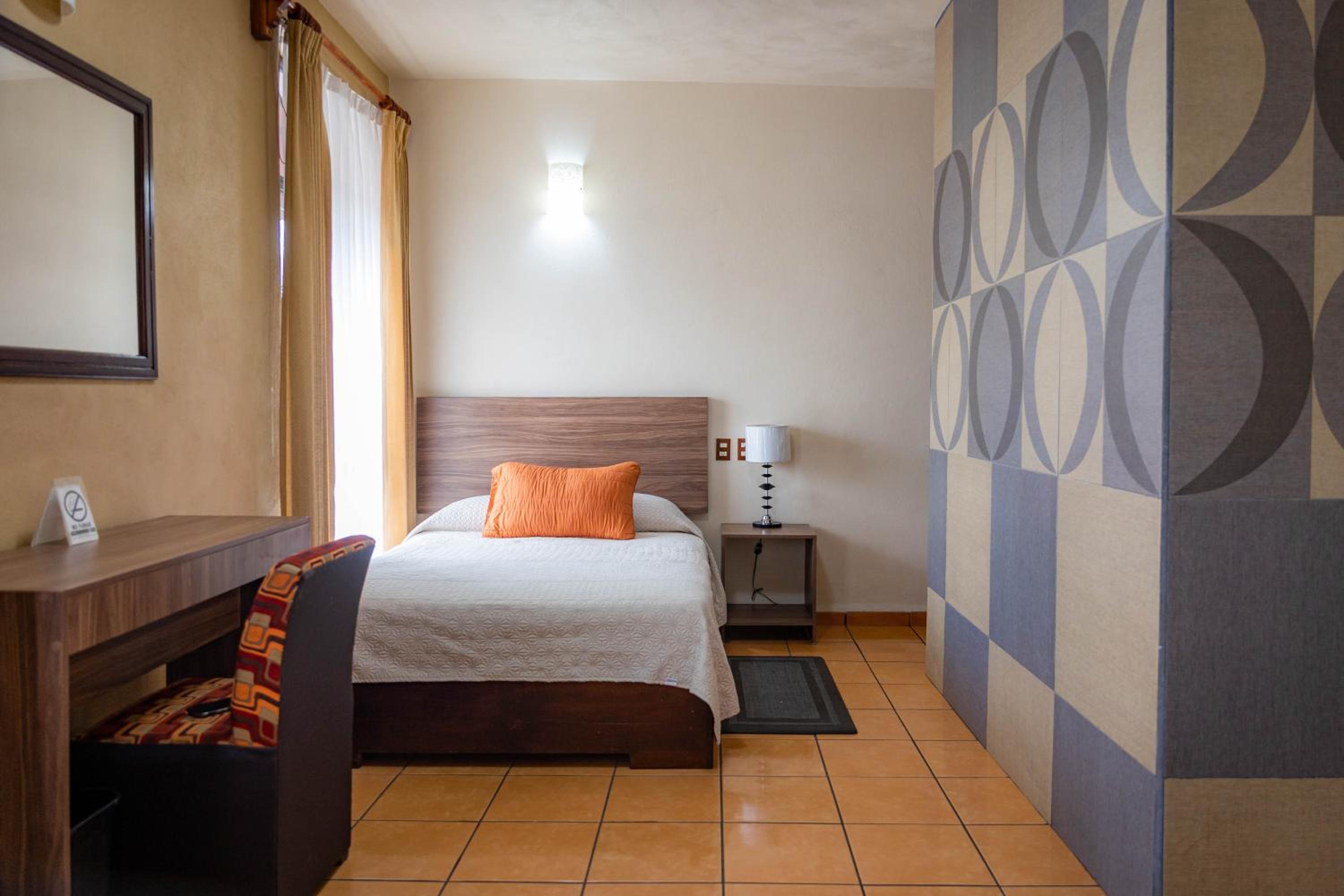 Twin Room - Photo 12