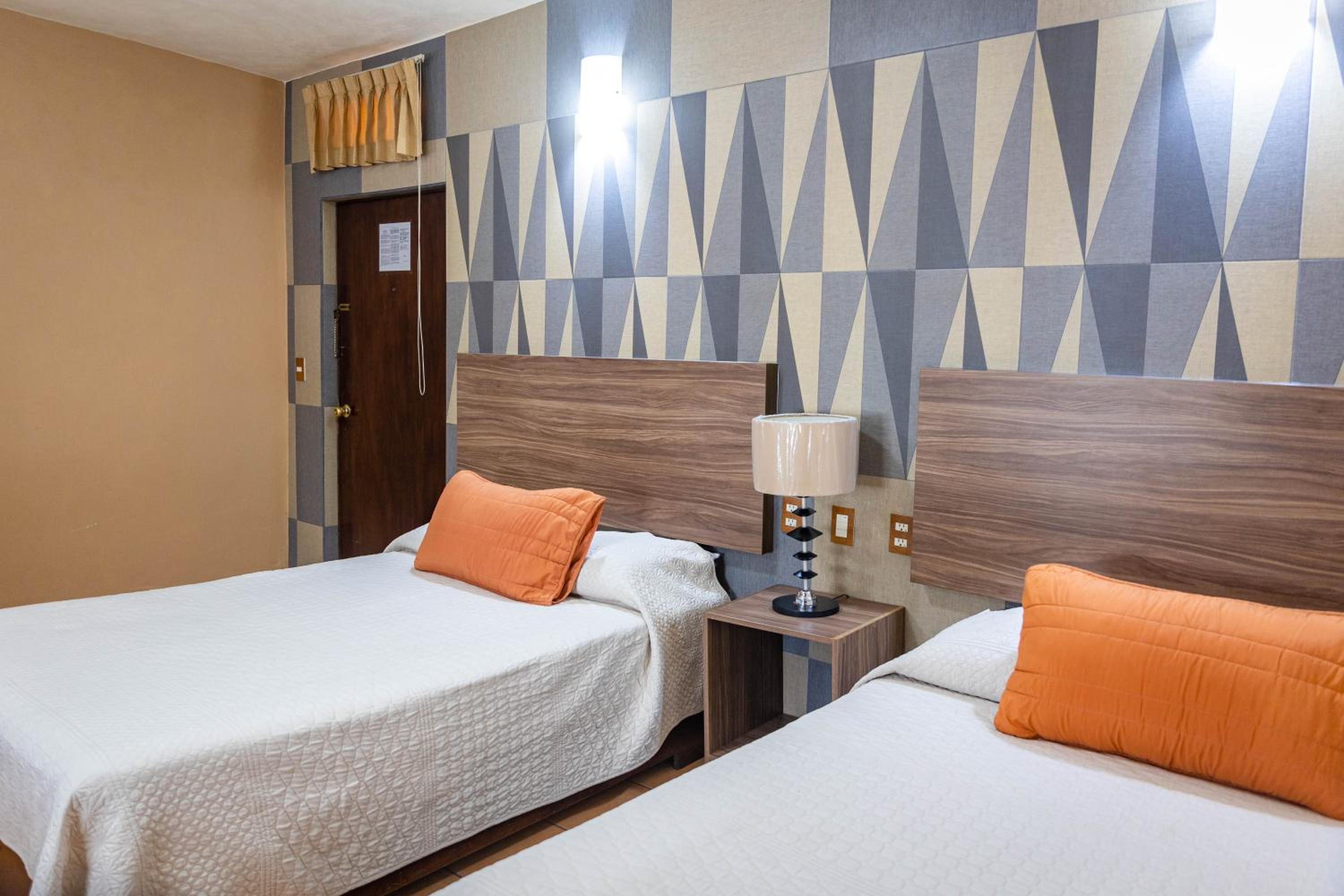 Twin Room - Photo 3