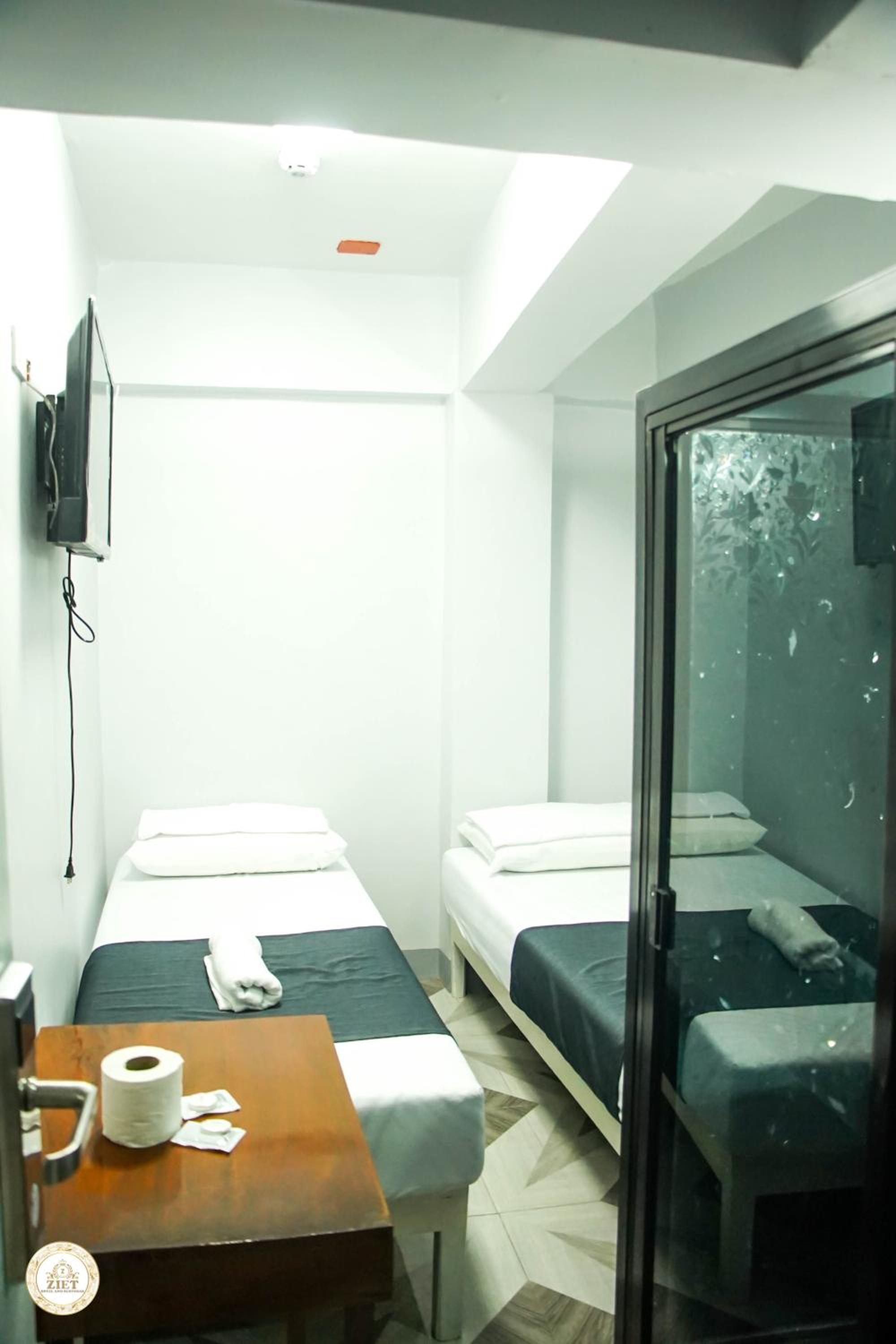 Budget Twin Room photo 2
