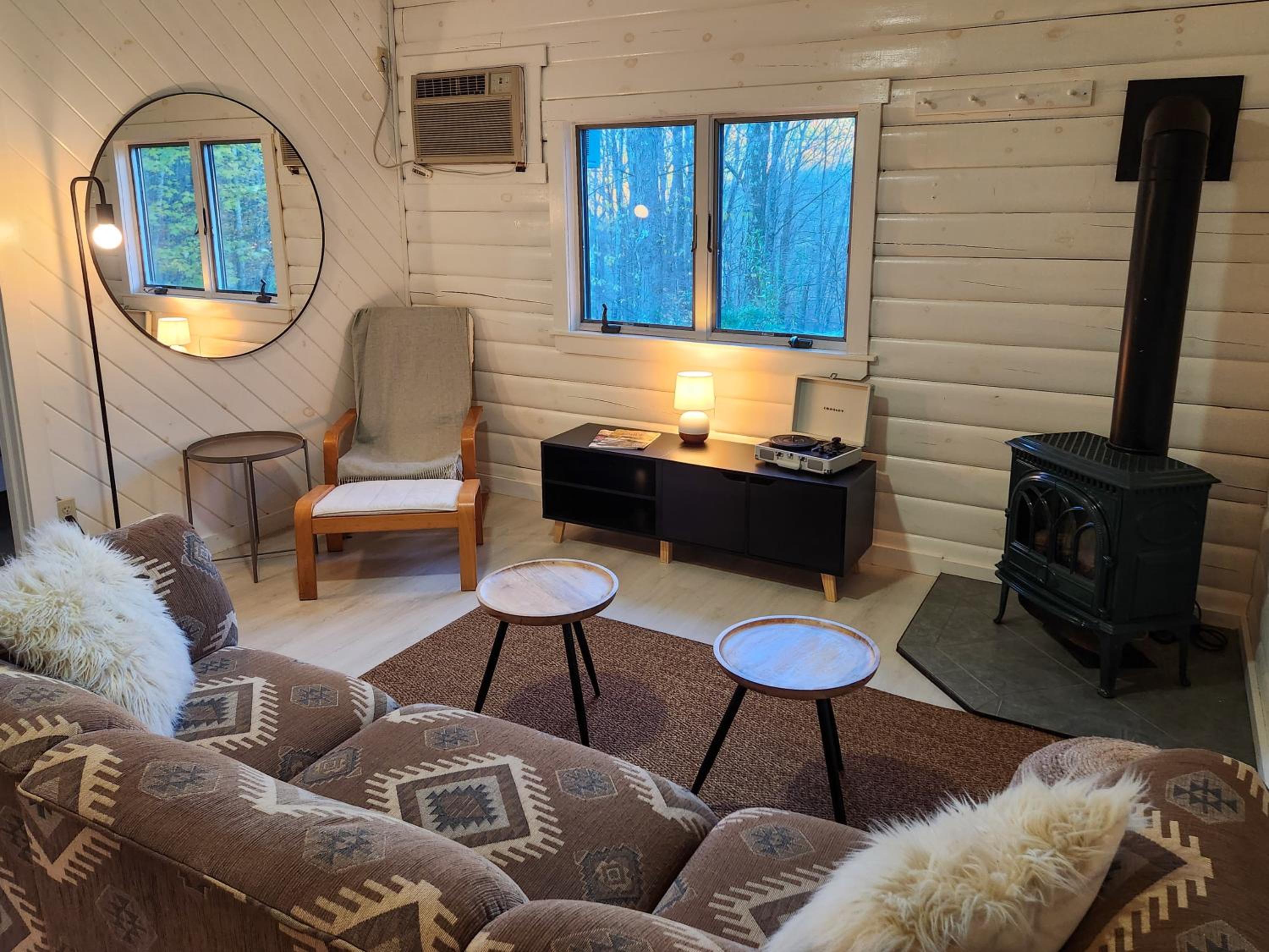 Family Room with Mountain View photo 1