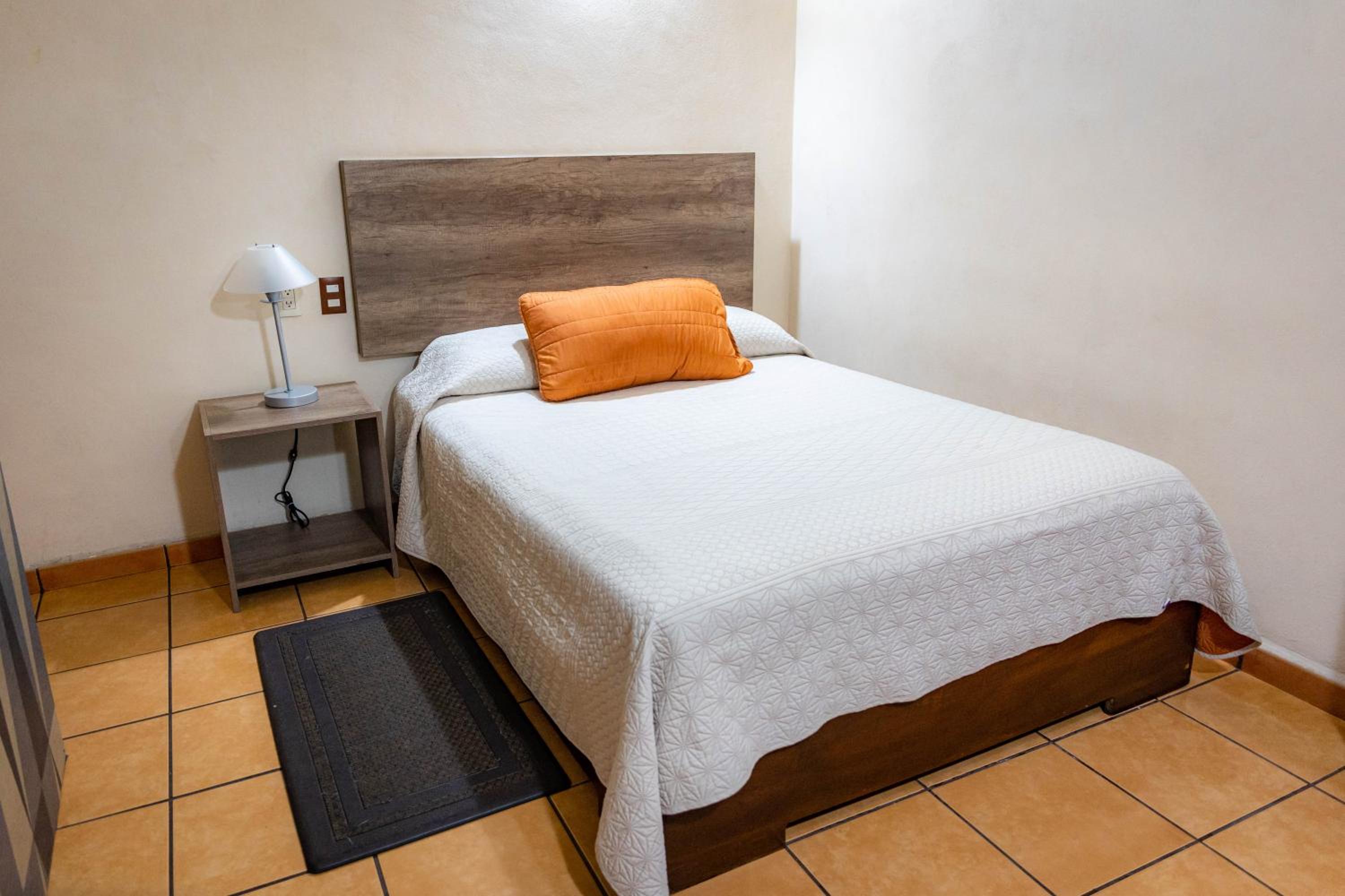 Standard Double Room - Photo 2