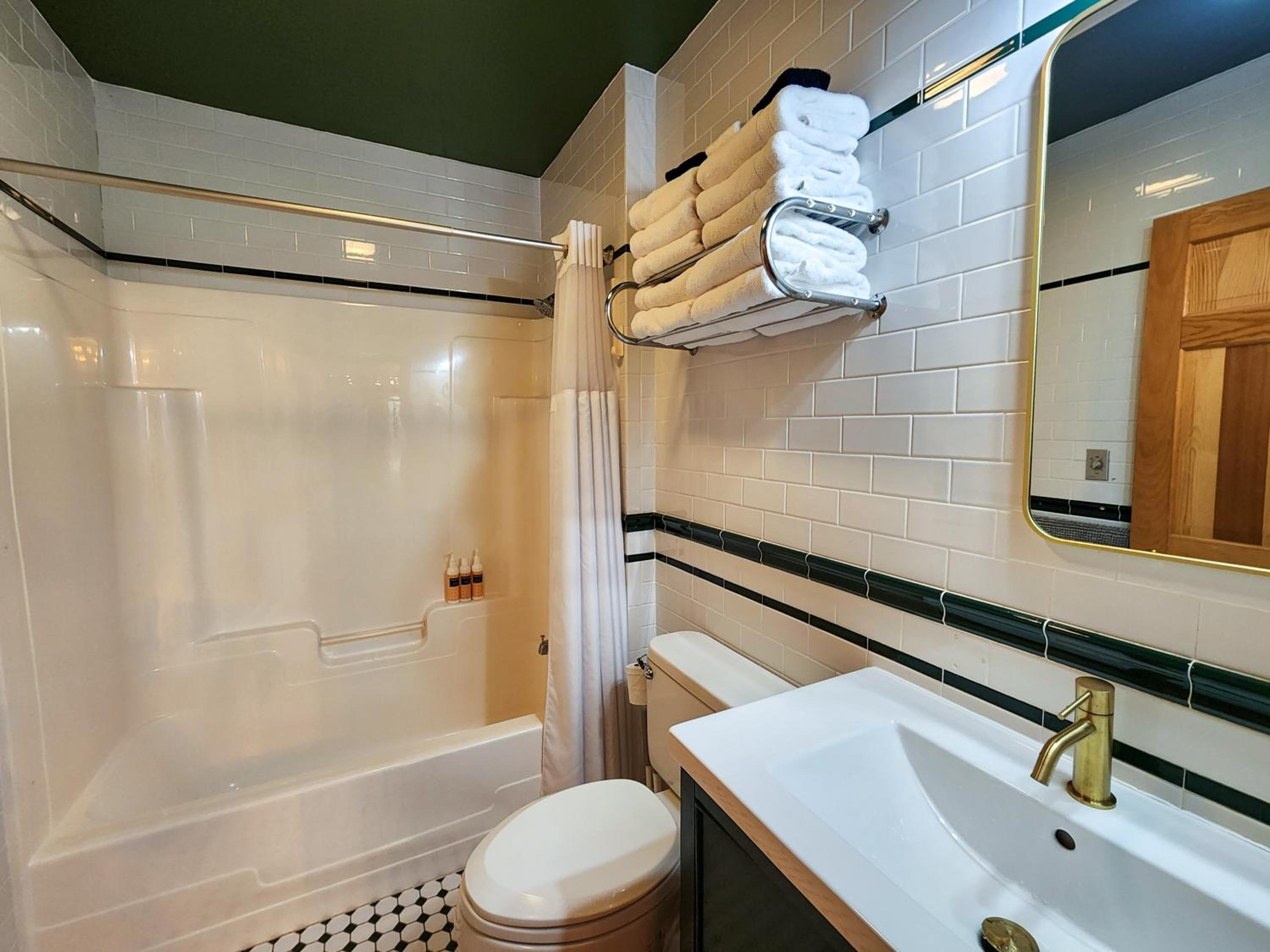Deluxe Family Suite photo 3