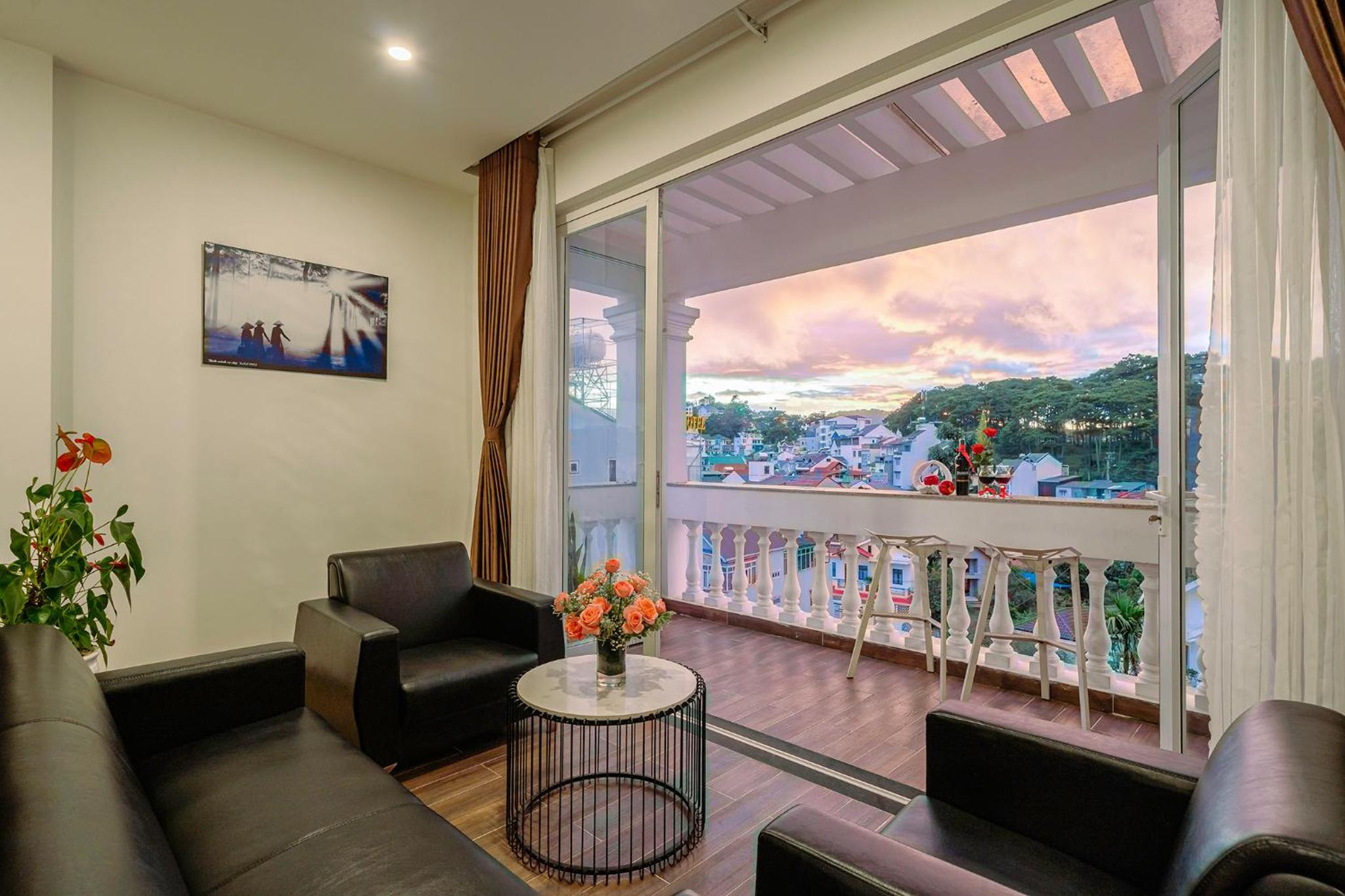 Suite with Mountain View - Photo 13