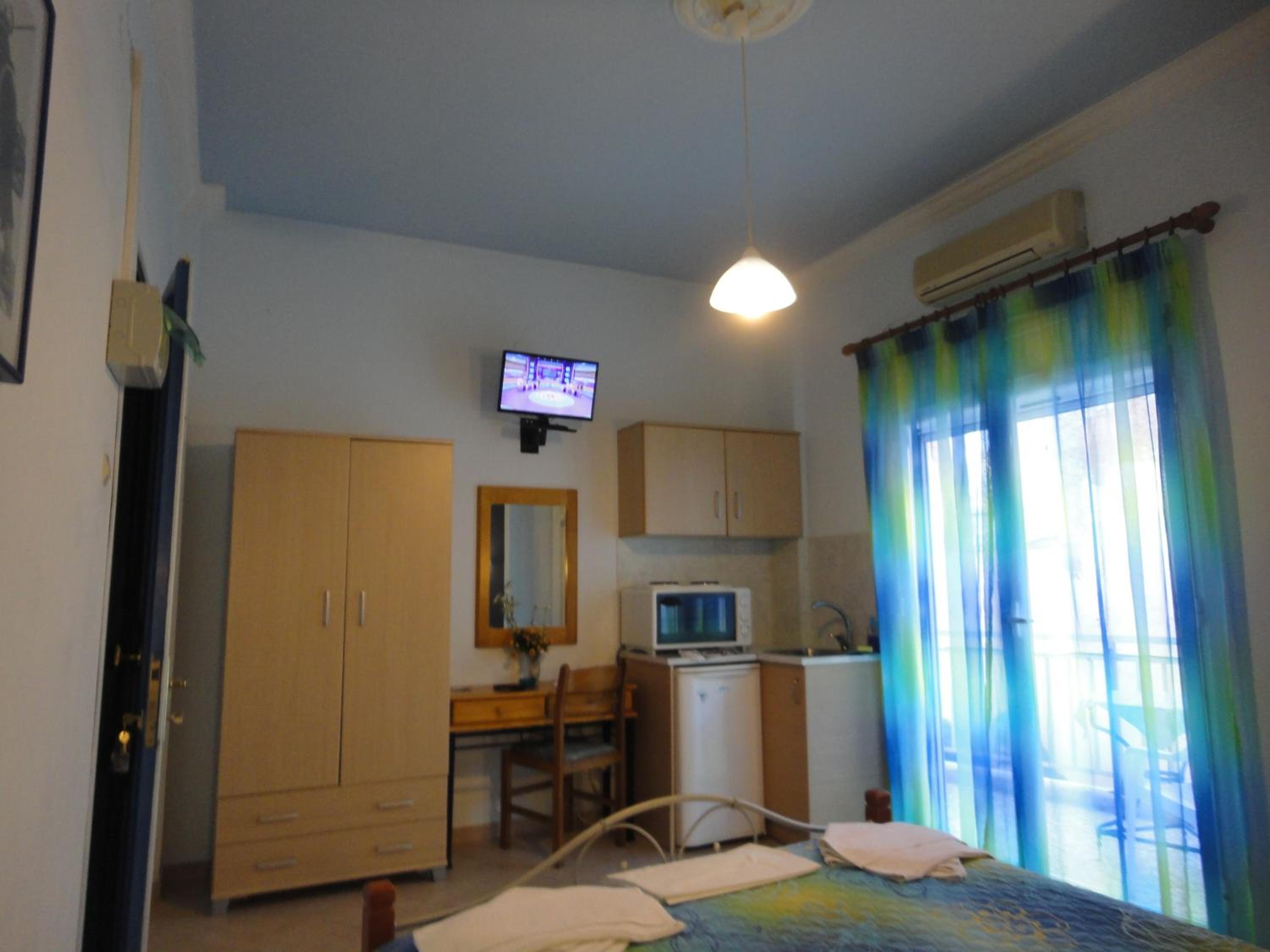 Studio (2 Adults) - Photo 14
