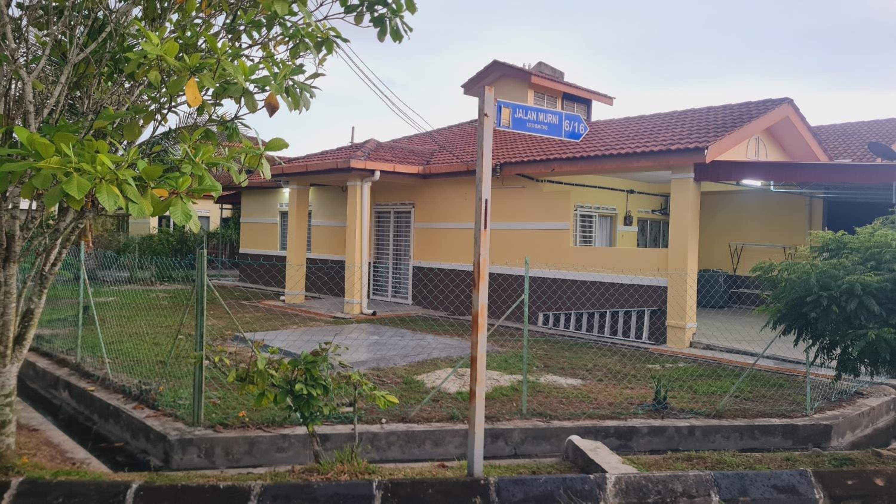 Three-Bedroom House photo 2