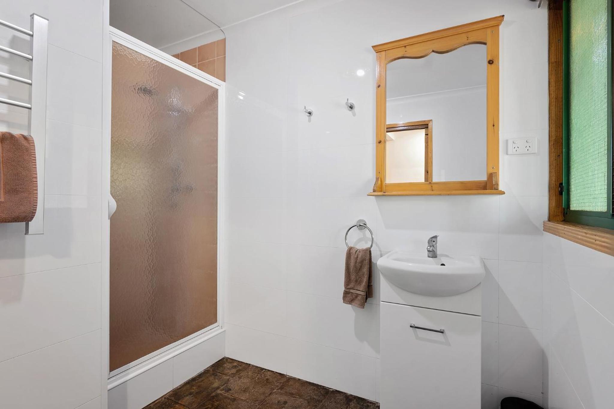 Two-Bedroom Chalet (Pet Friendly) photo 3