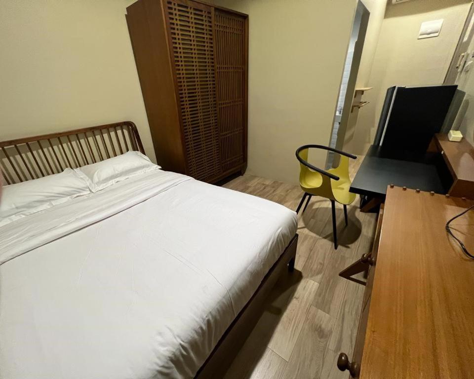 Queen Room - Photo 15