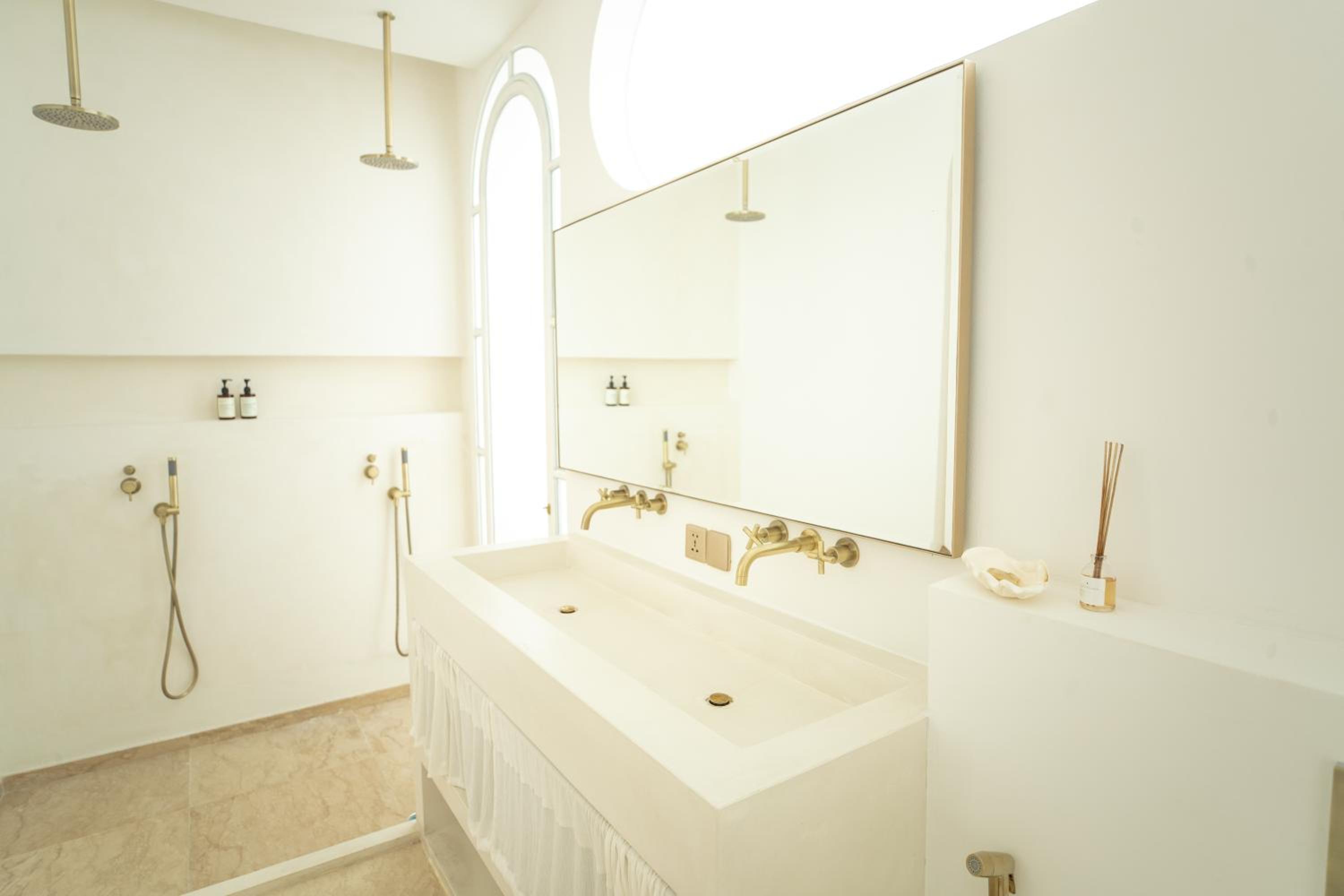 Poolside Suite Room 2 - Photo 6