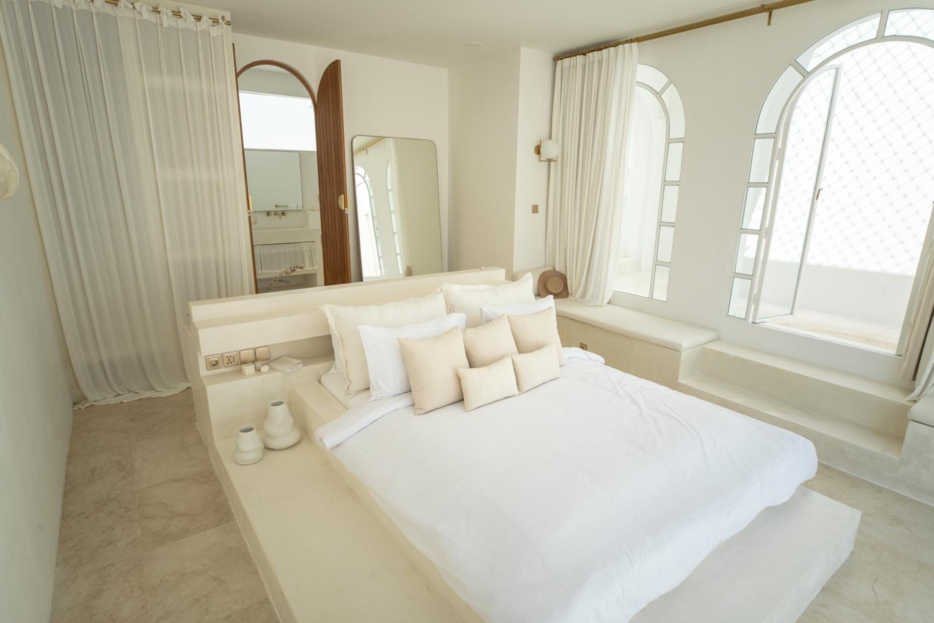 Poolside Suite Room 2 - Photo 5