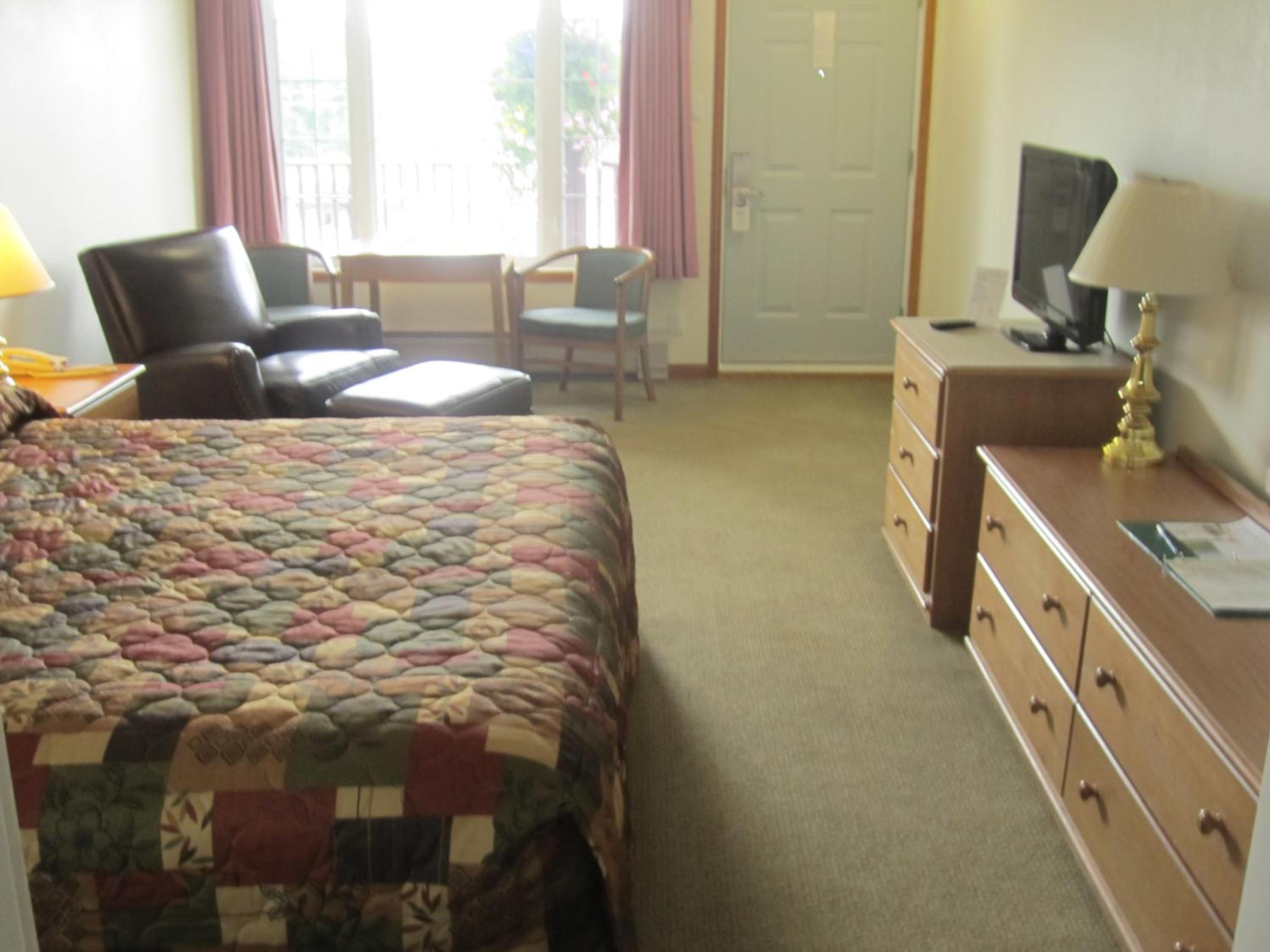 Standard King Room photo 1