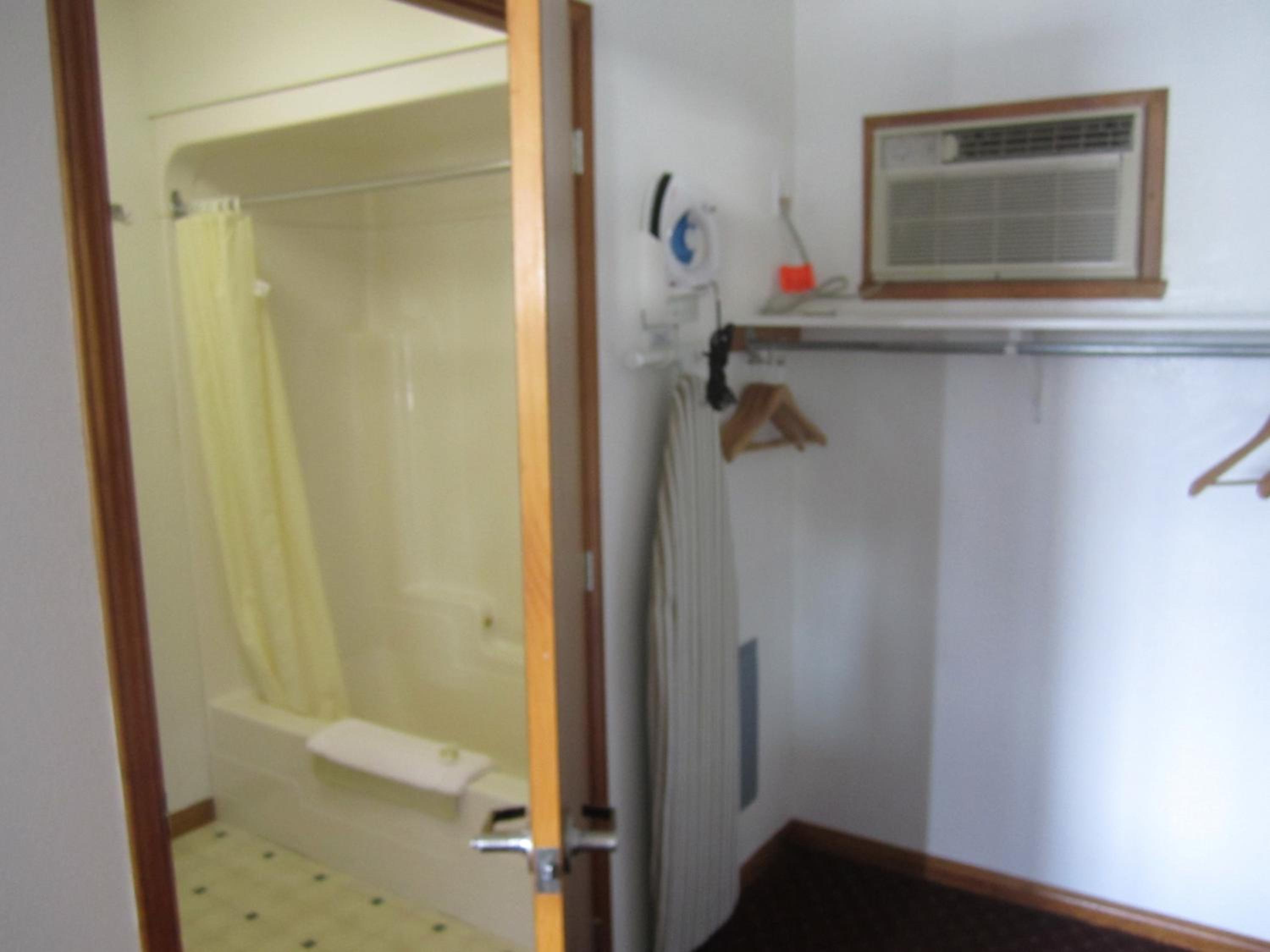 Deluxe Double Room With Bath photo 3