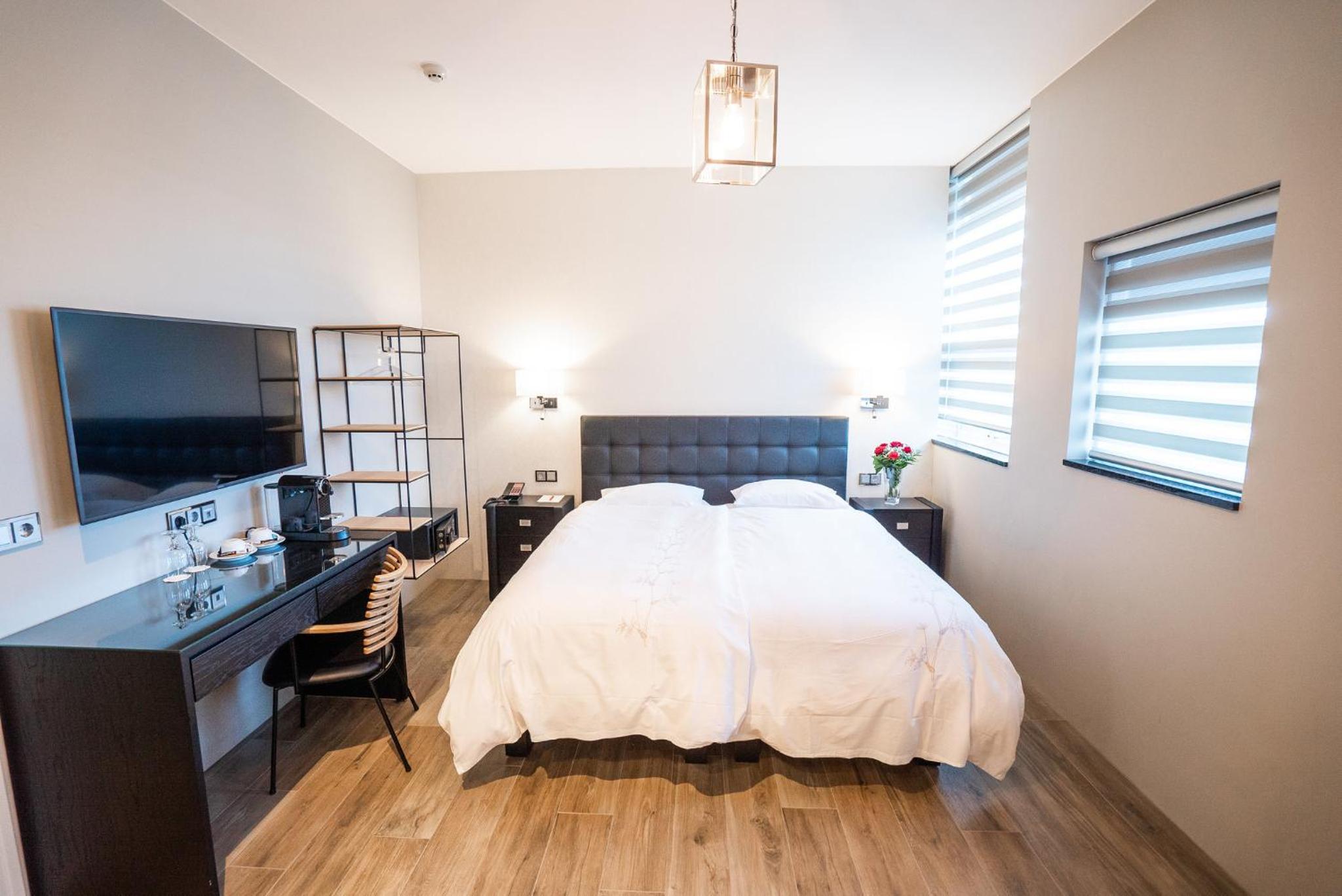 Deluxe Double or Twin Room - Photo 6