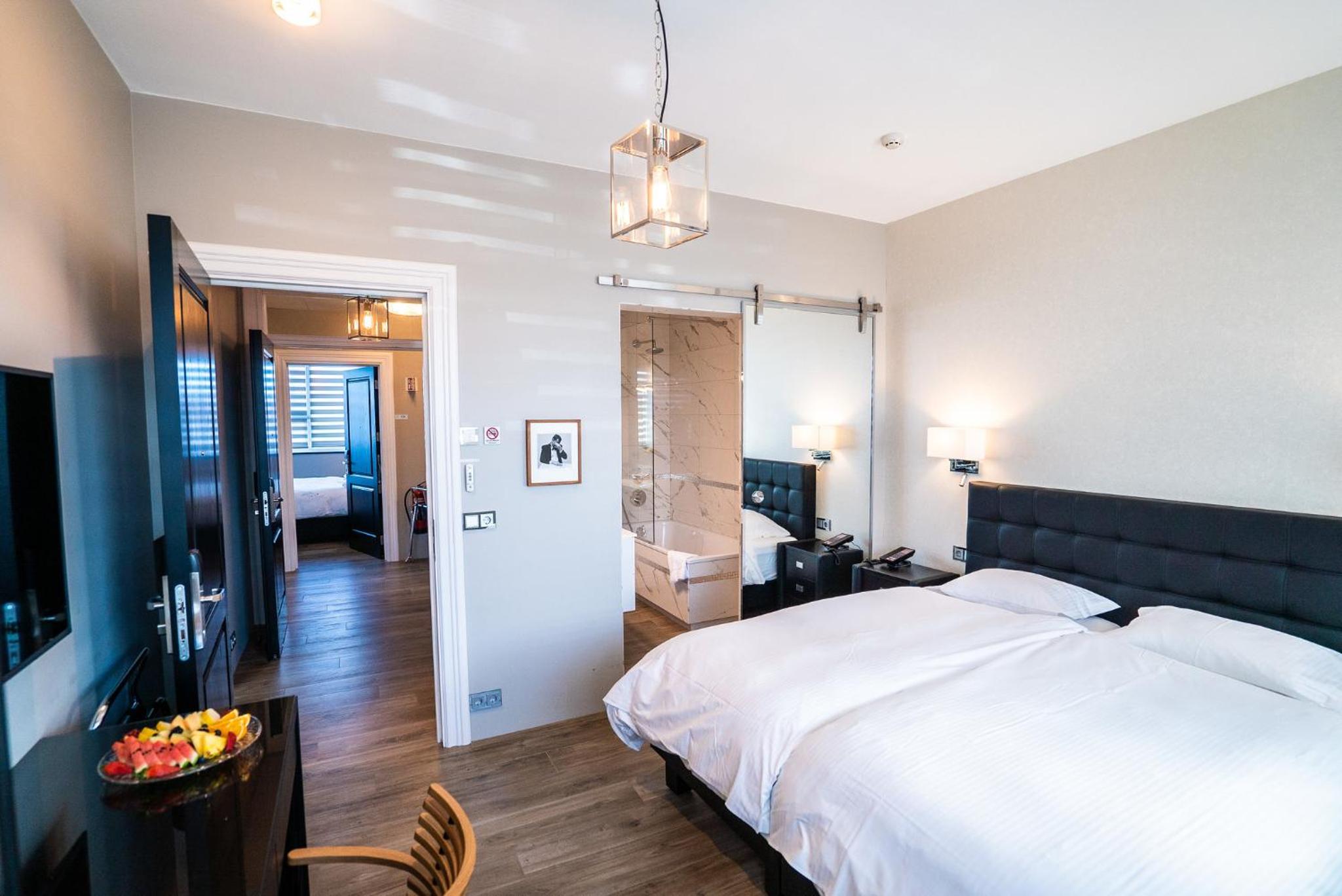 Deluxe Double or Twin Room - Photo 5