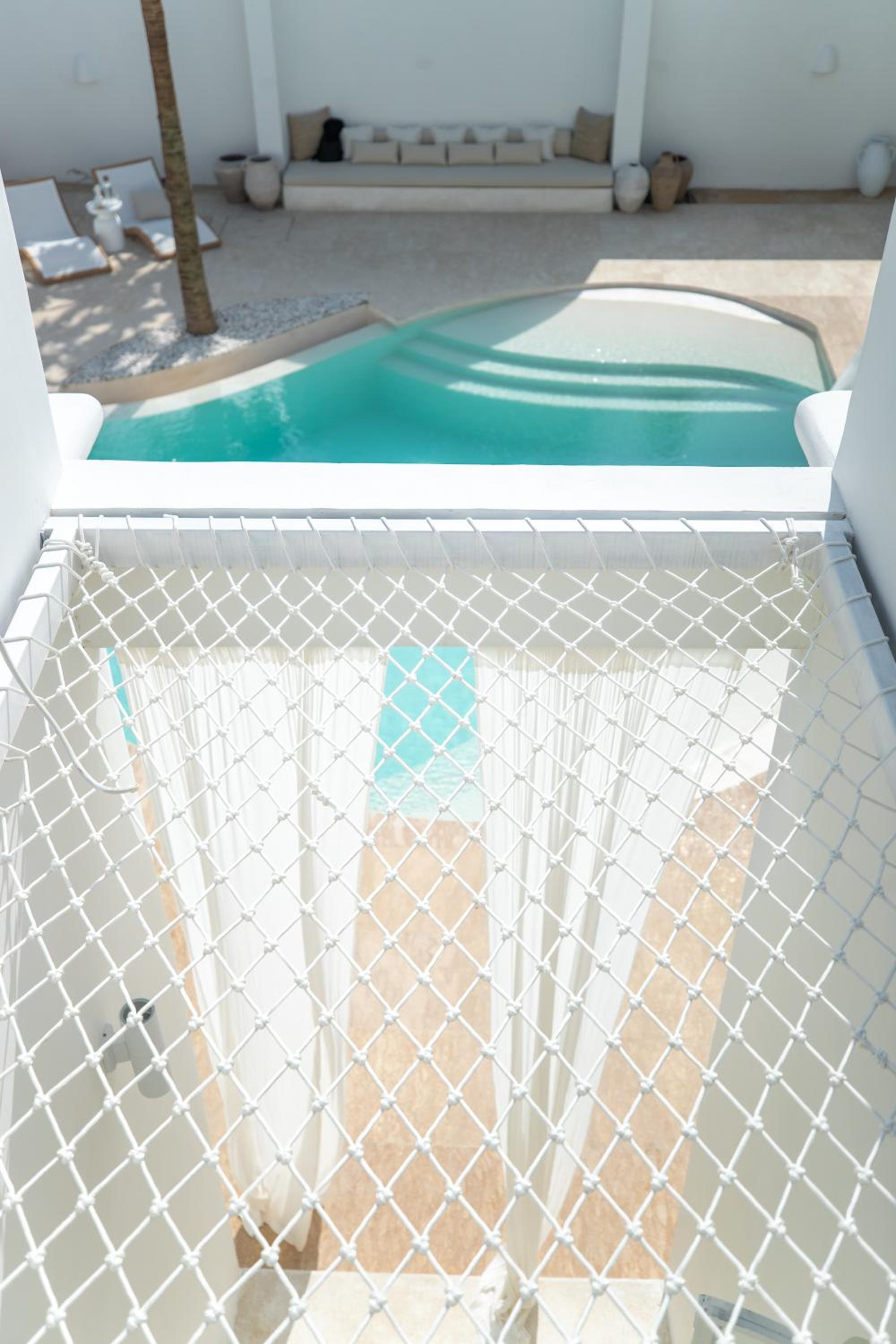 Poolside Suite Room 2 - Photo 3