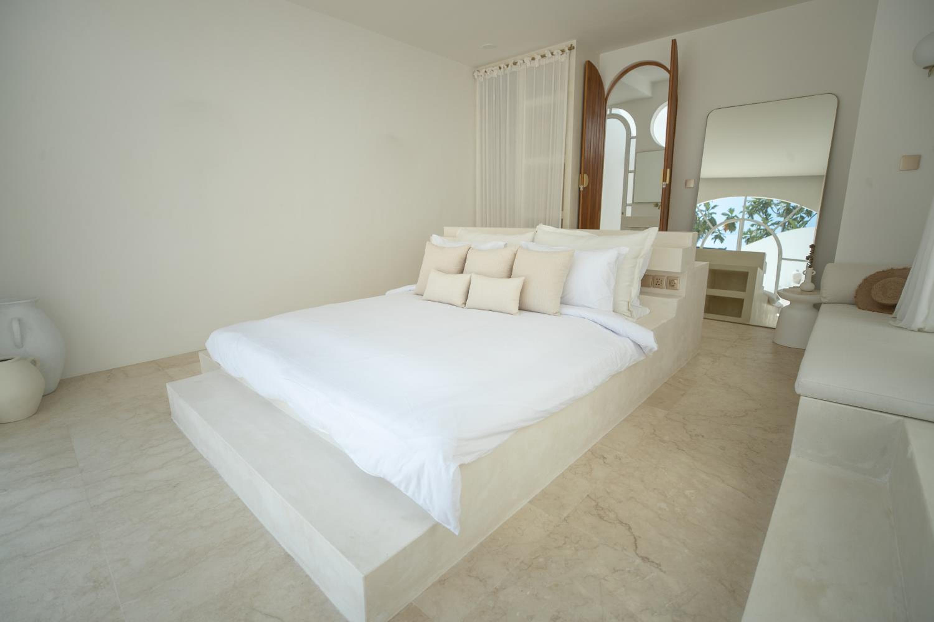 Poolside Suite Room 3 - Photo 1
