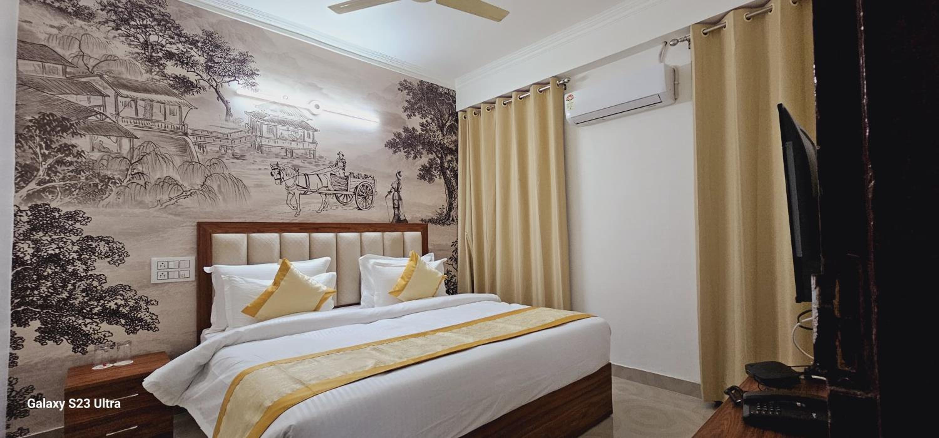 One-Bedroom Apartment with Balcony and City View - Photo 15