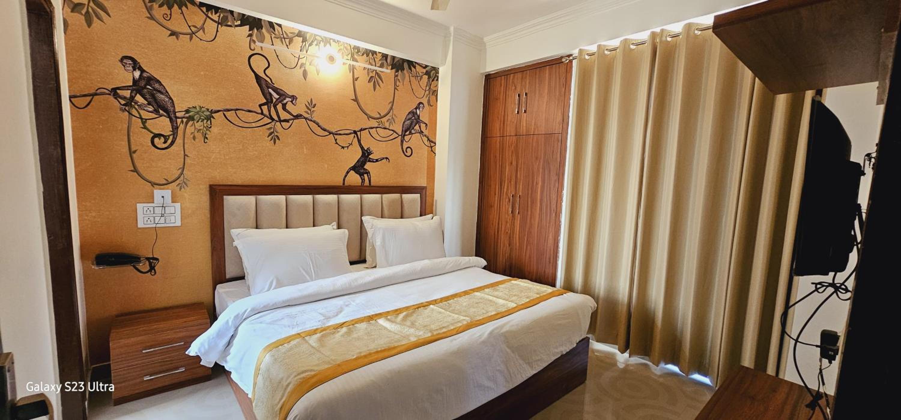 One-Bedroom Apartment with Balcony and City View - Photo 4