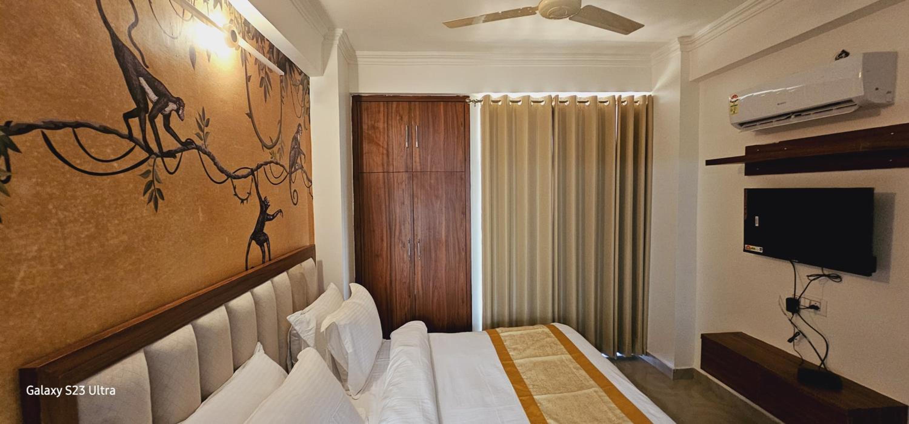 One-Bedroom Apartment with Balcony and City View - Photo 14