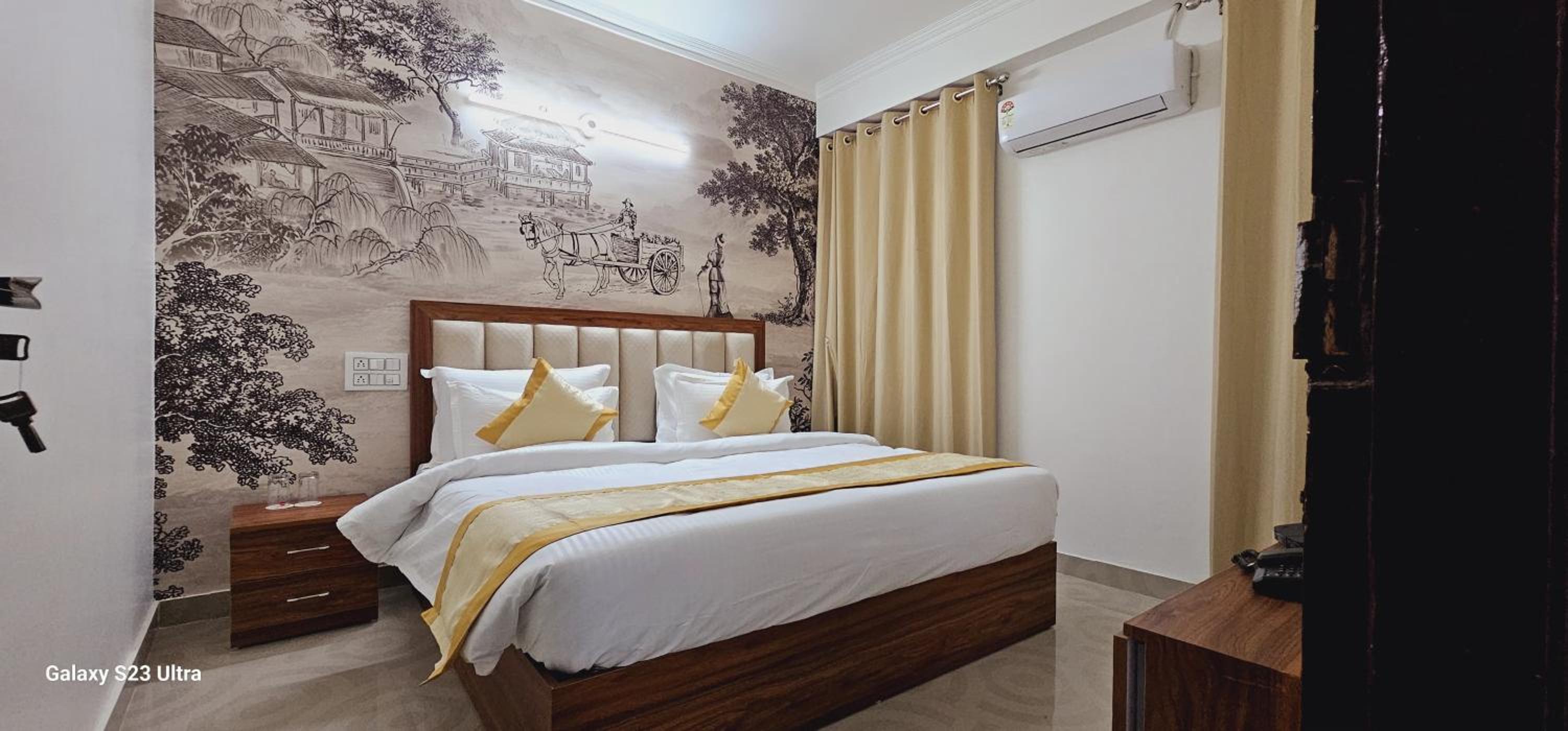 One-Bedroom Apartment with Balcony and City View - Photo 5