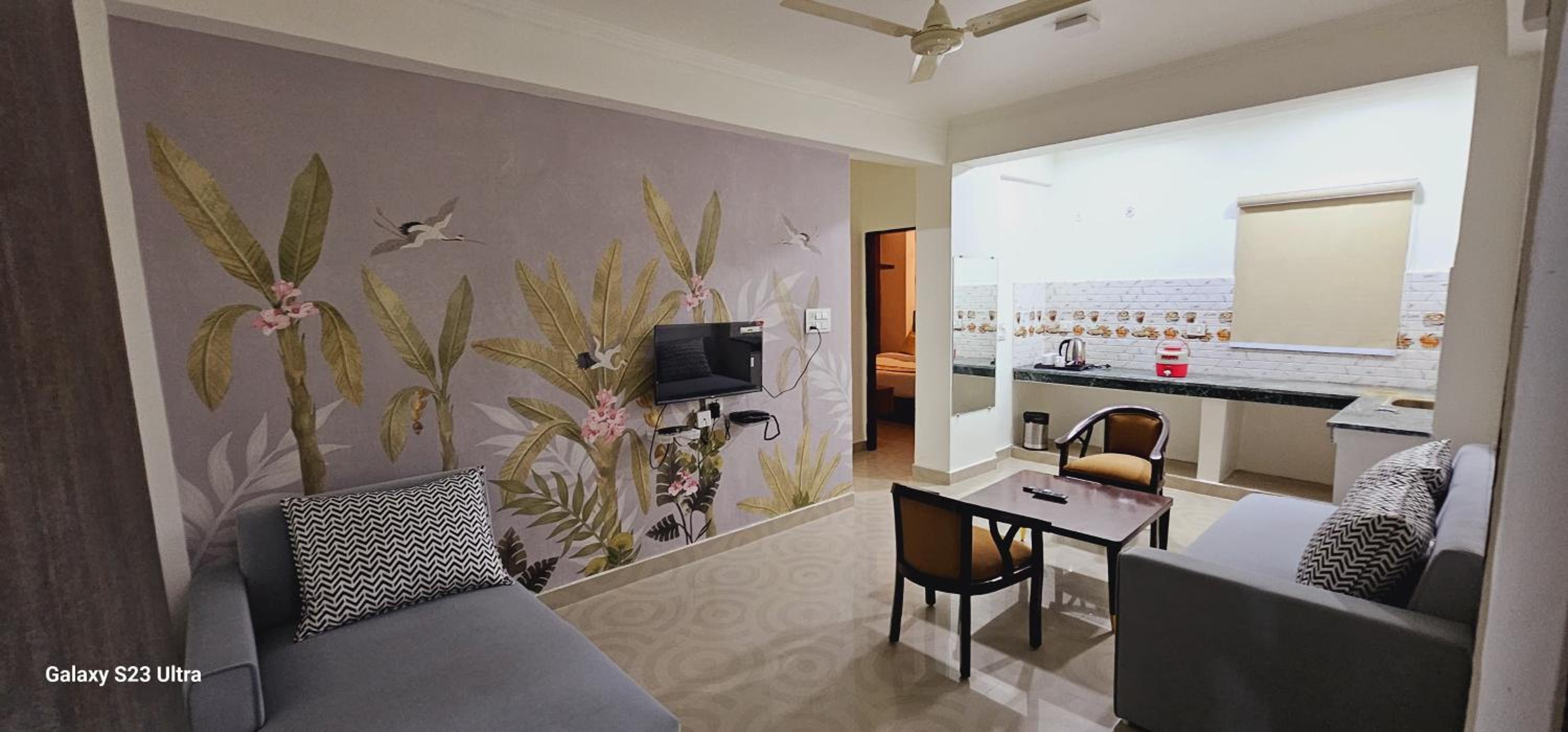One-Bedroom Apartment with Balcony and City View - Photo 3