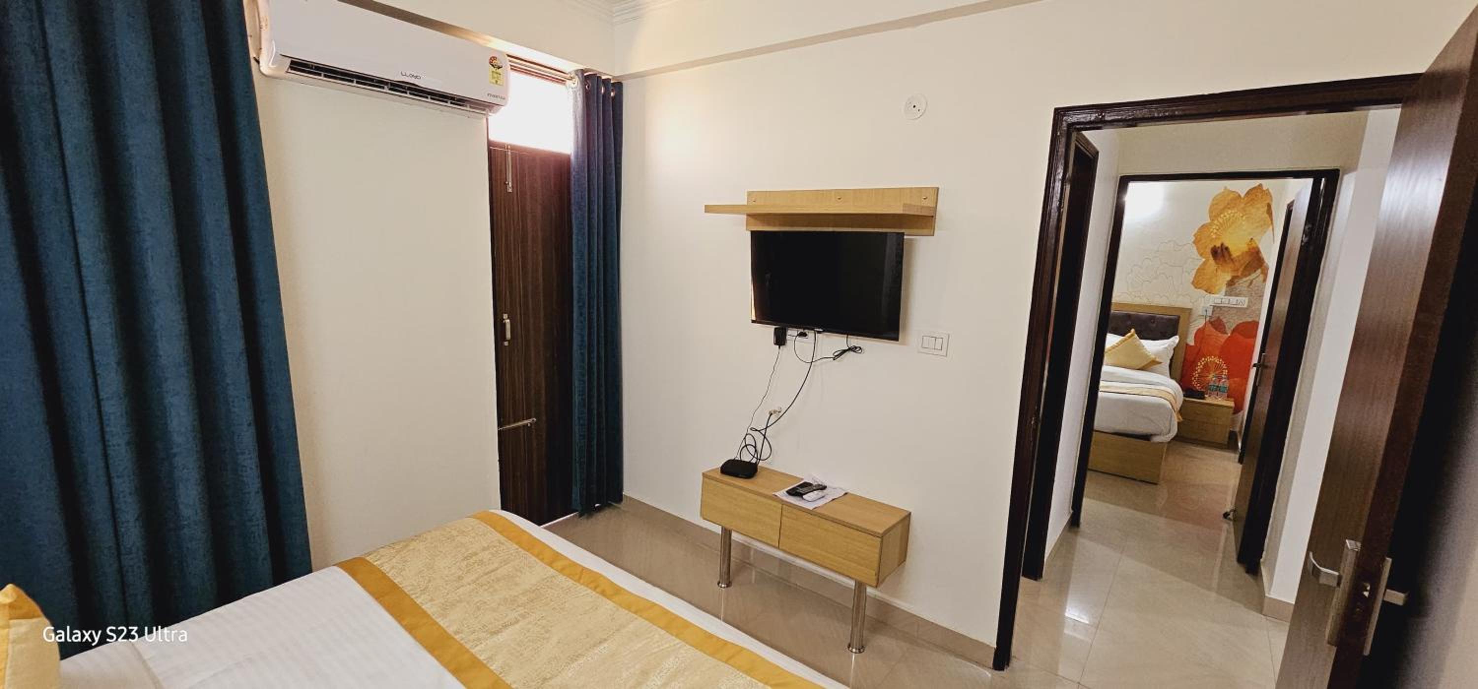 One-Bedroom Apartment with Balcony and City View - Photo 2