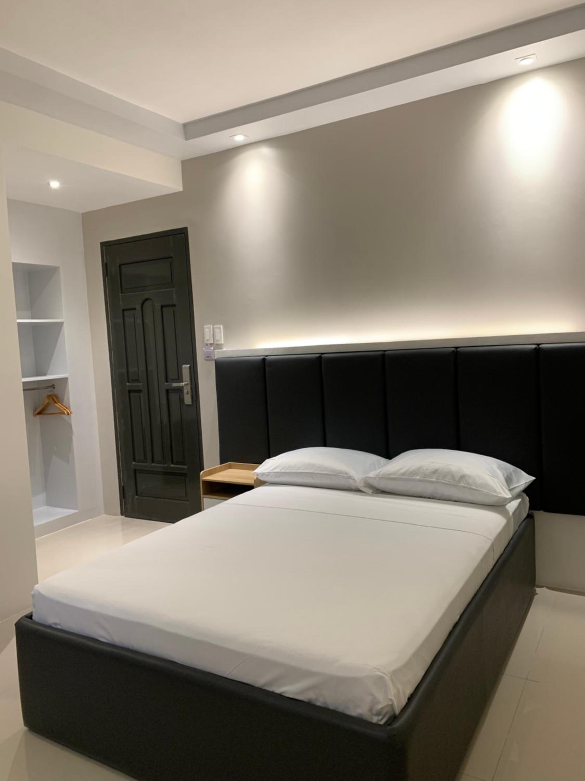 Deluxe Double Room (2 Adults + 1 Child) photo 2