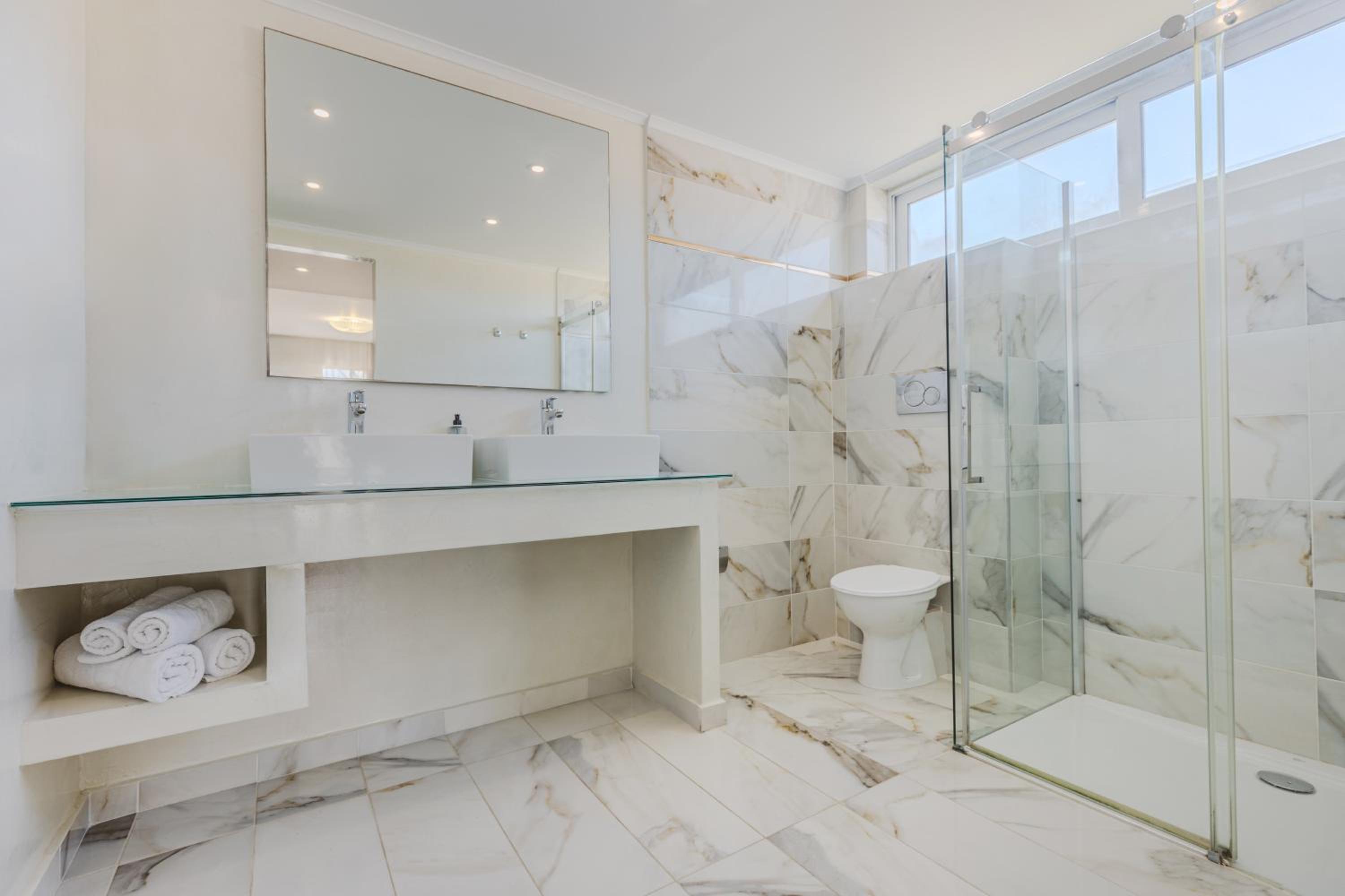 Suite with City View - Photo 6