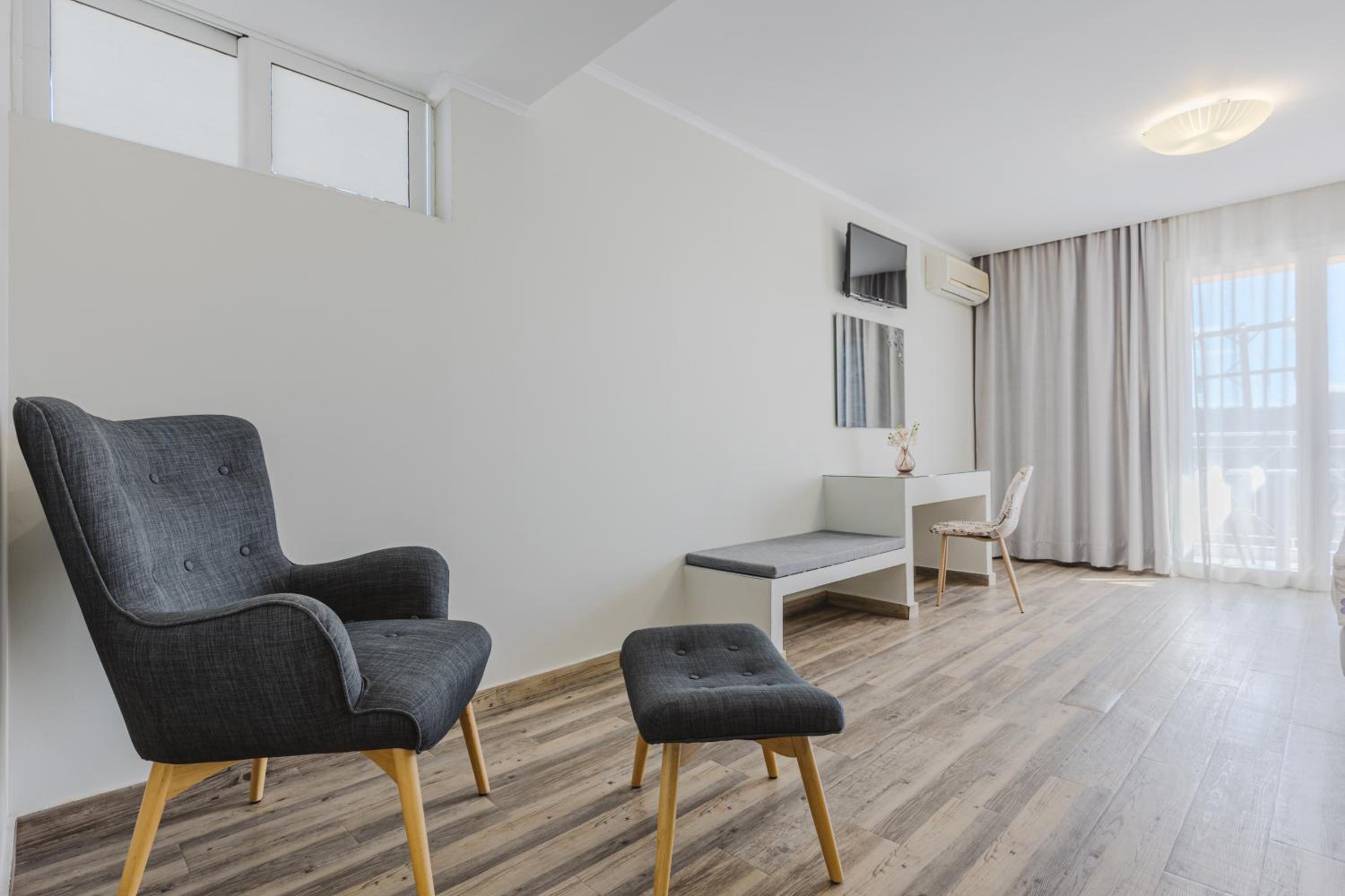 Suite with City View - Photo 3