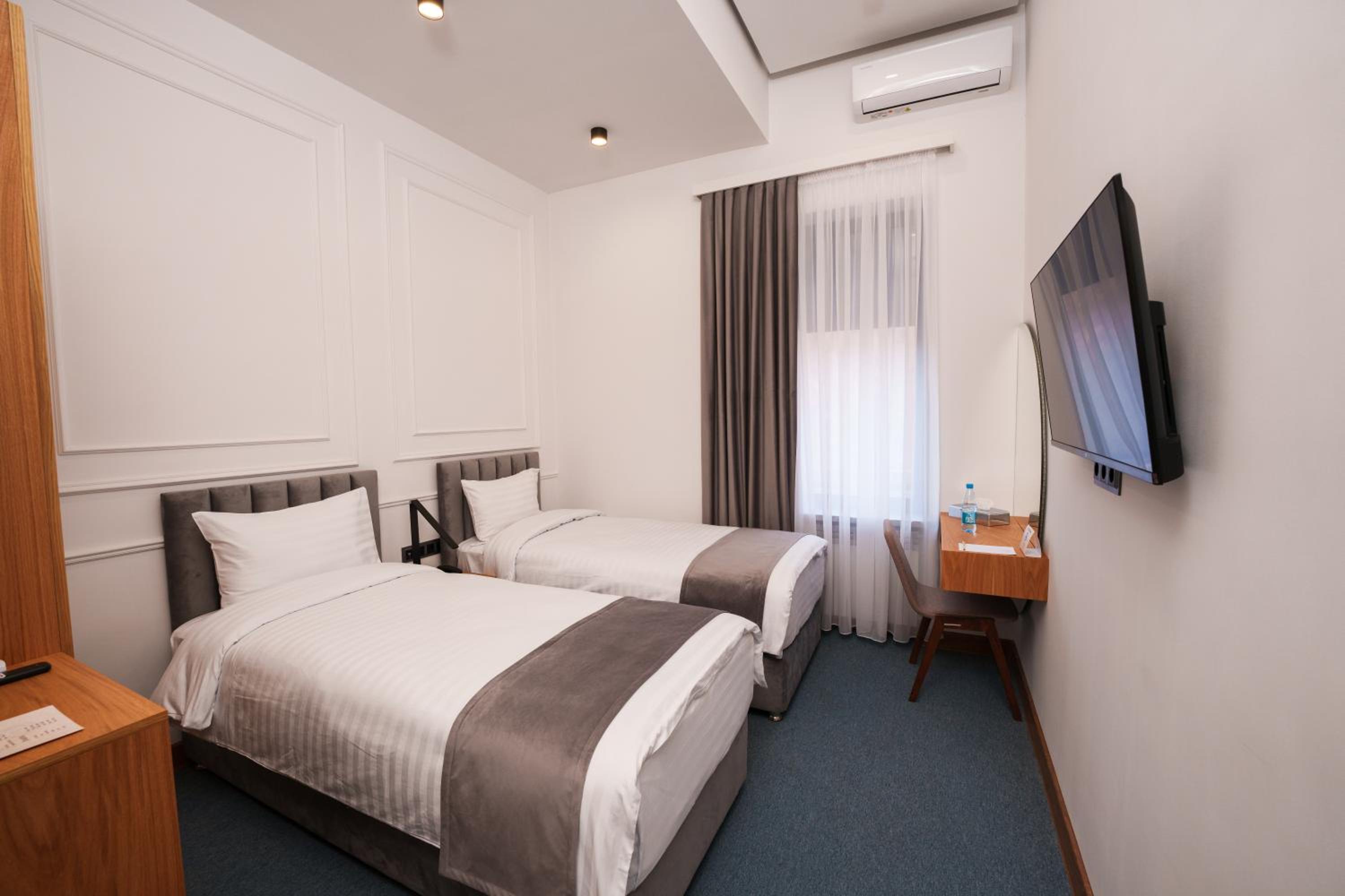 Standard Double or Twin Room photo 3