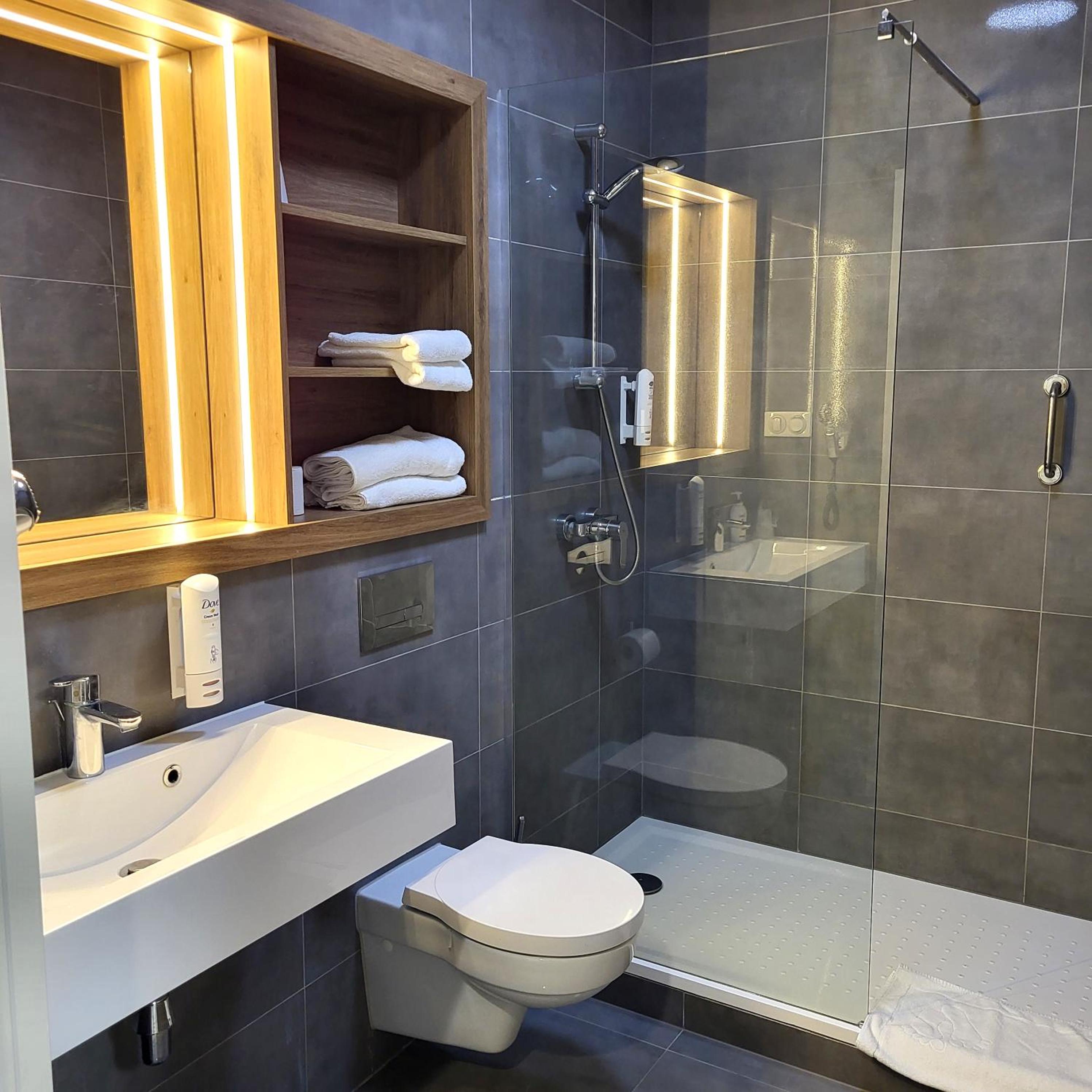 Large Double or Twin Room - Photo 5