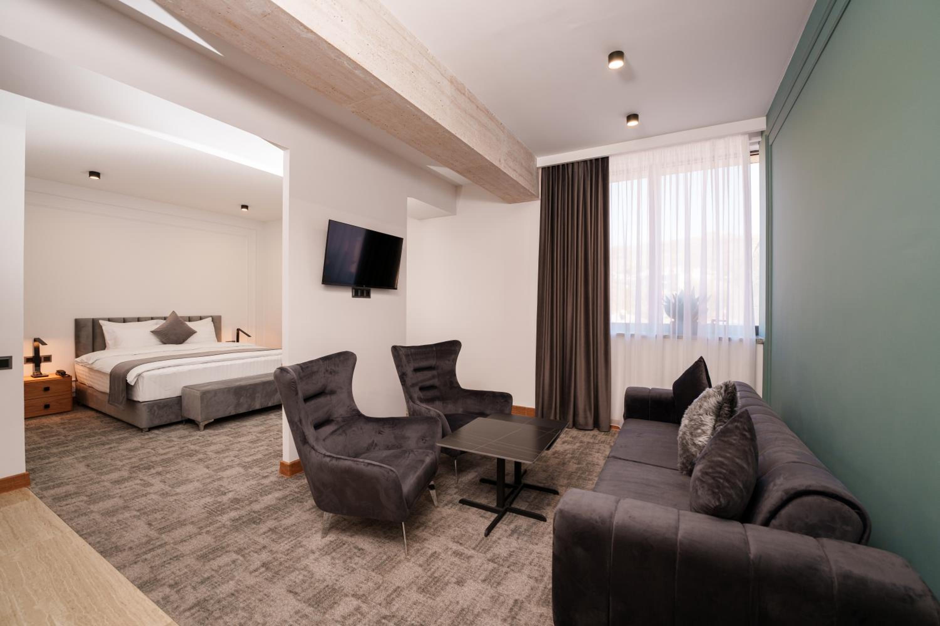 Deluxe Queen Room photo 2