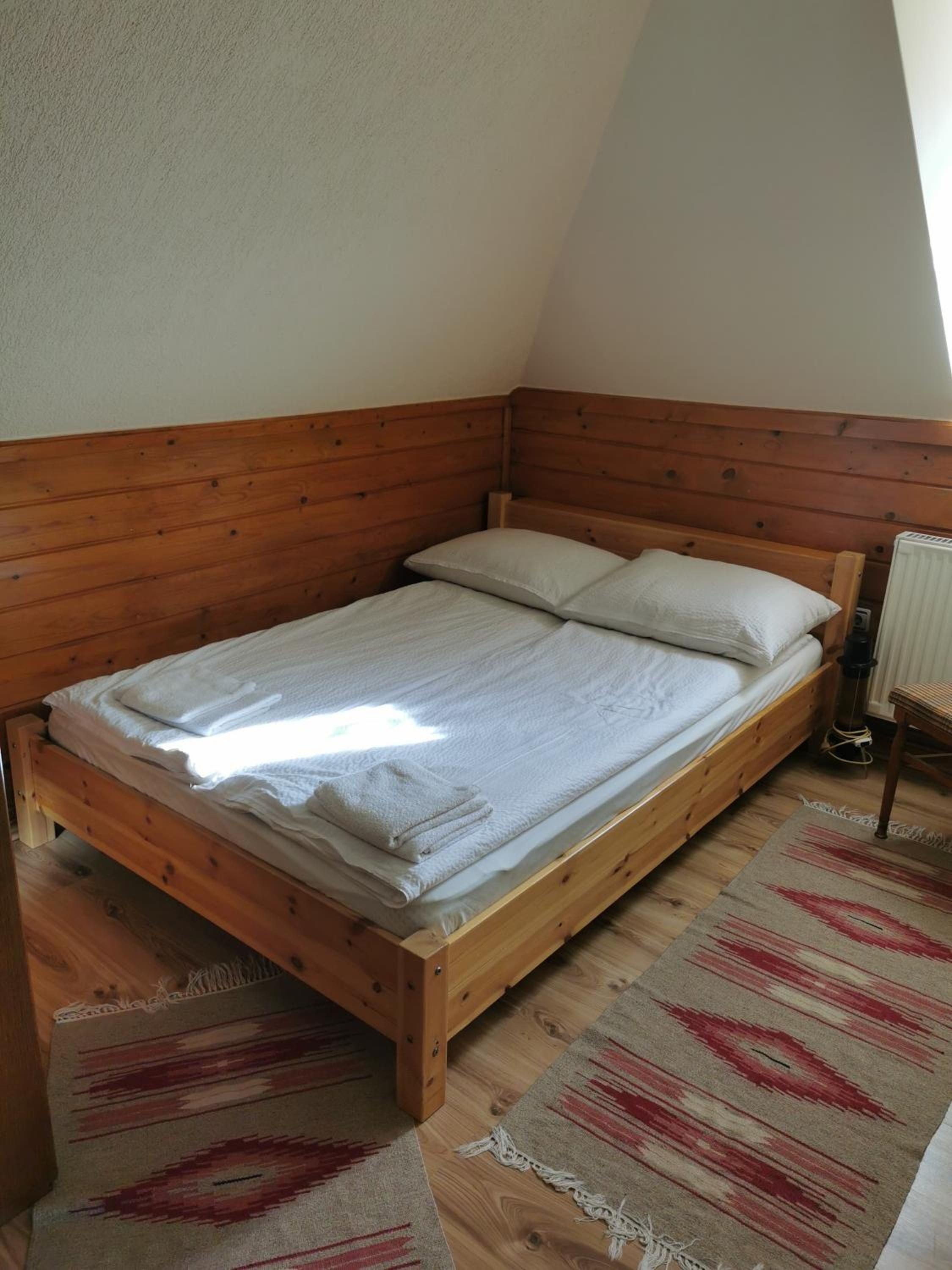 Standard Queen Room - Photo 5