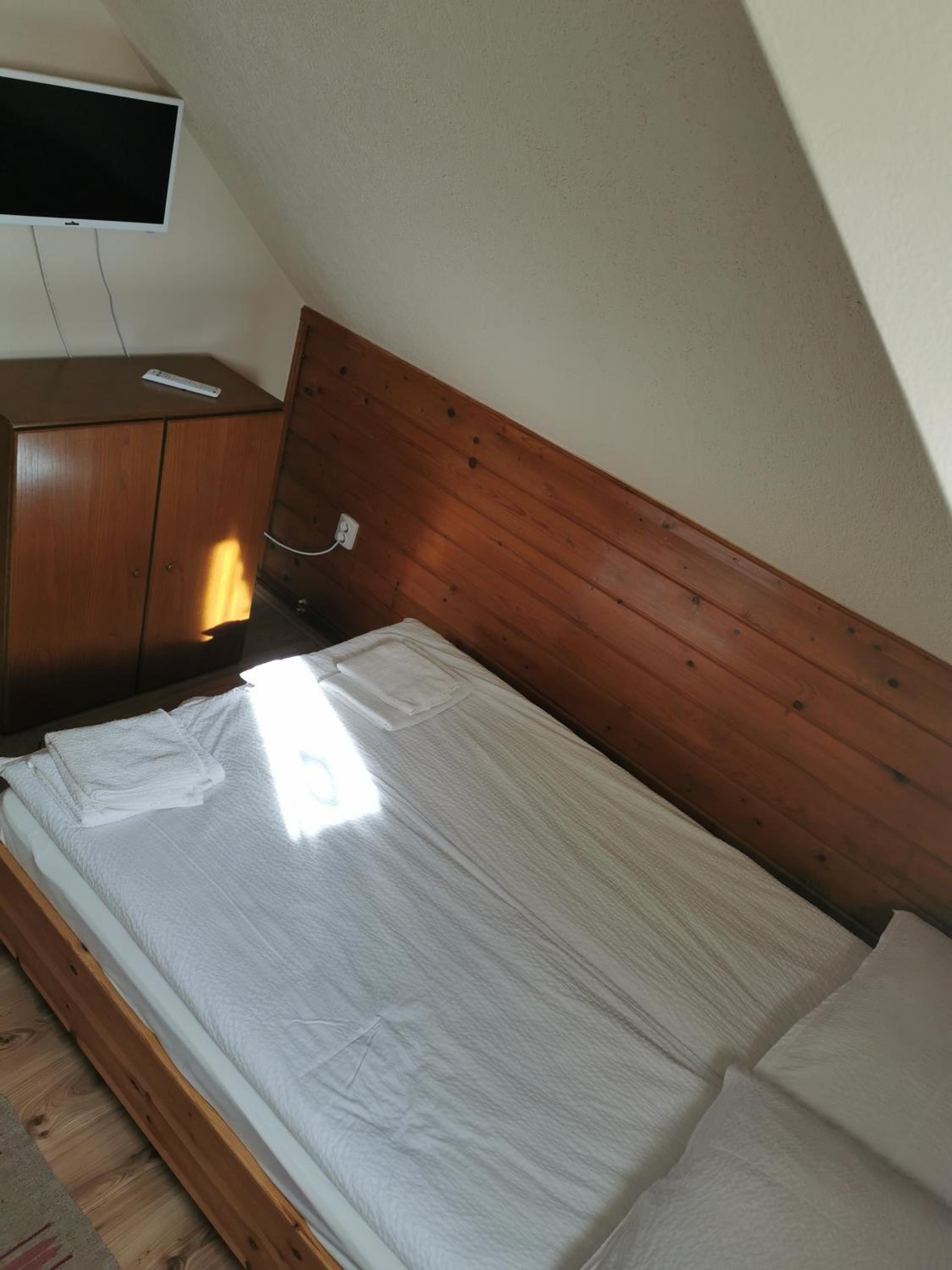 Standard Queen Room - Photo 6